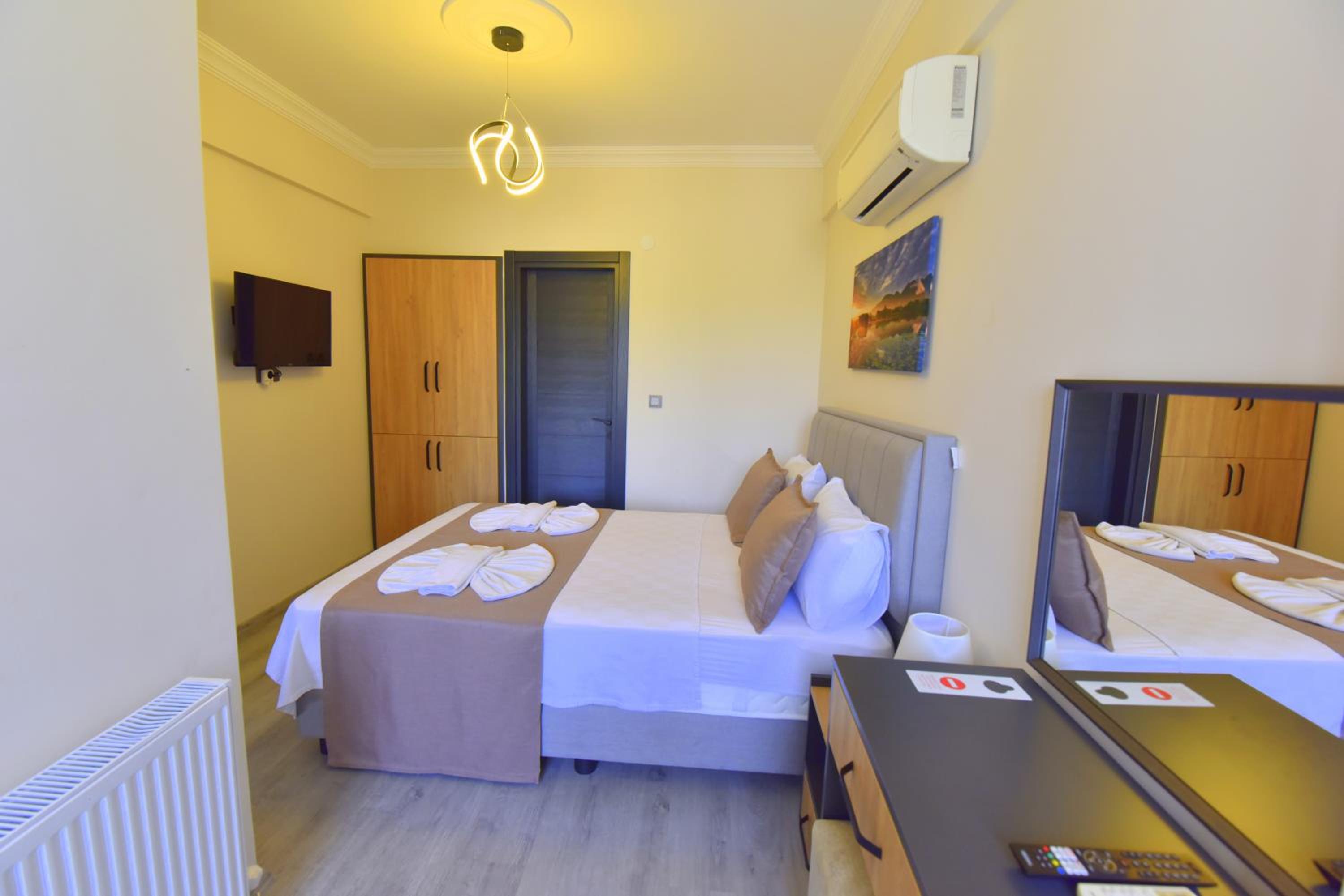 Queen Suite with Sea View - Photo 8