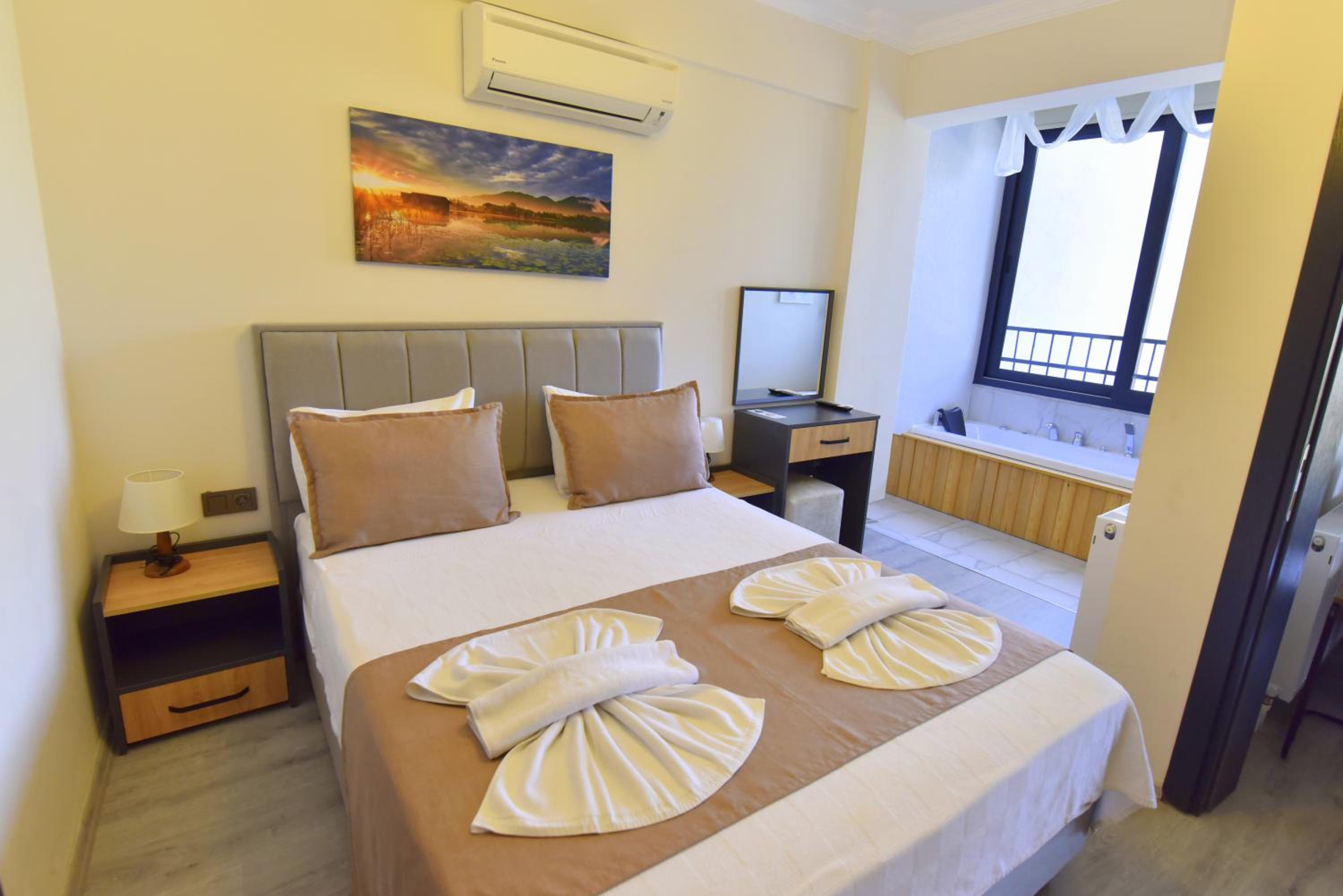 Queen Suite with Sea View - Photo 1