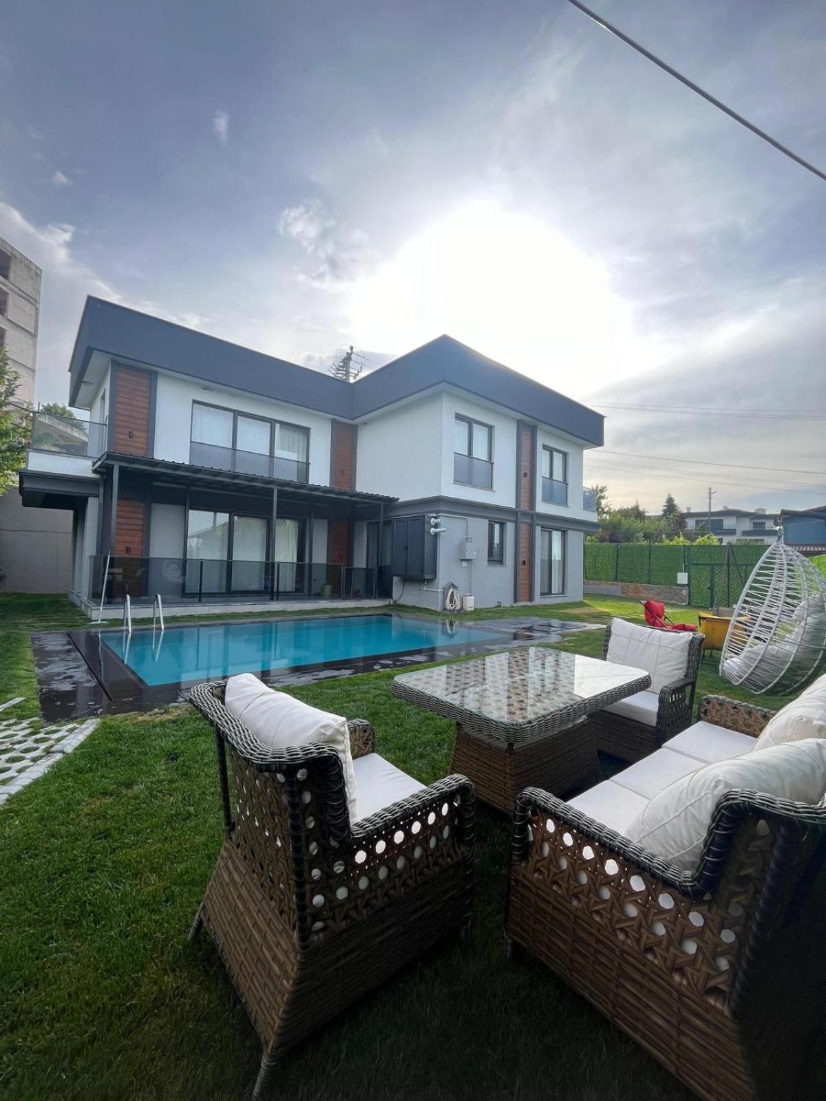 Villa photo 2