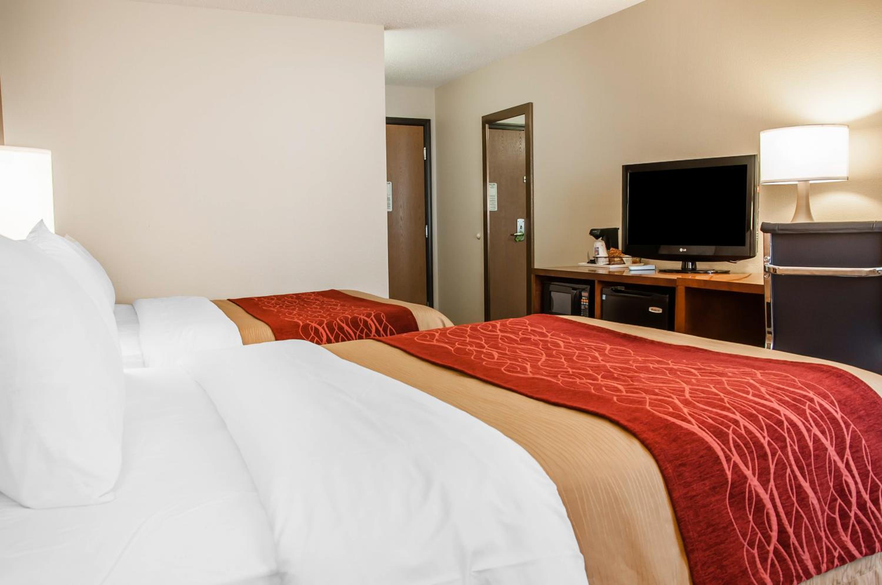 Double Room with Two Double Beds - Accessible/Non-Smoking photo 2