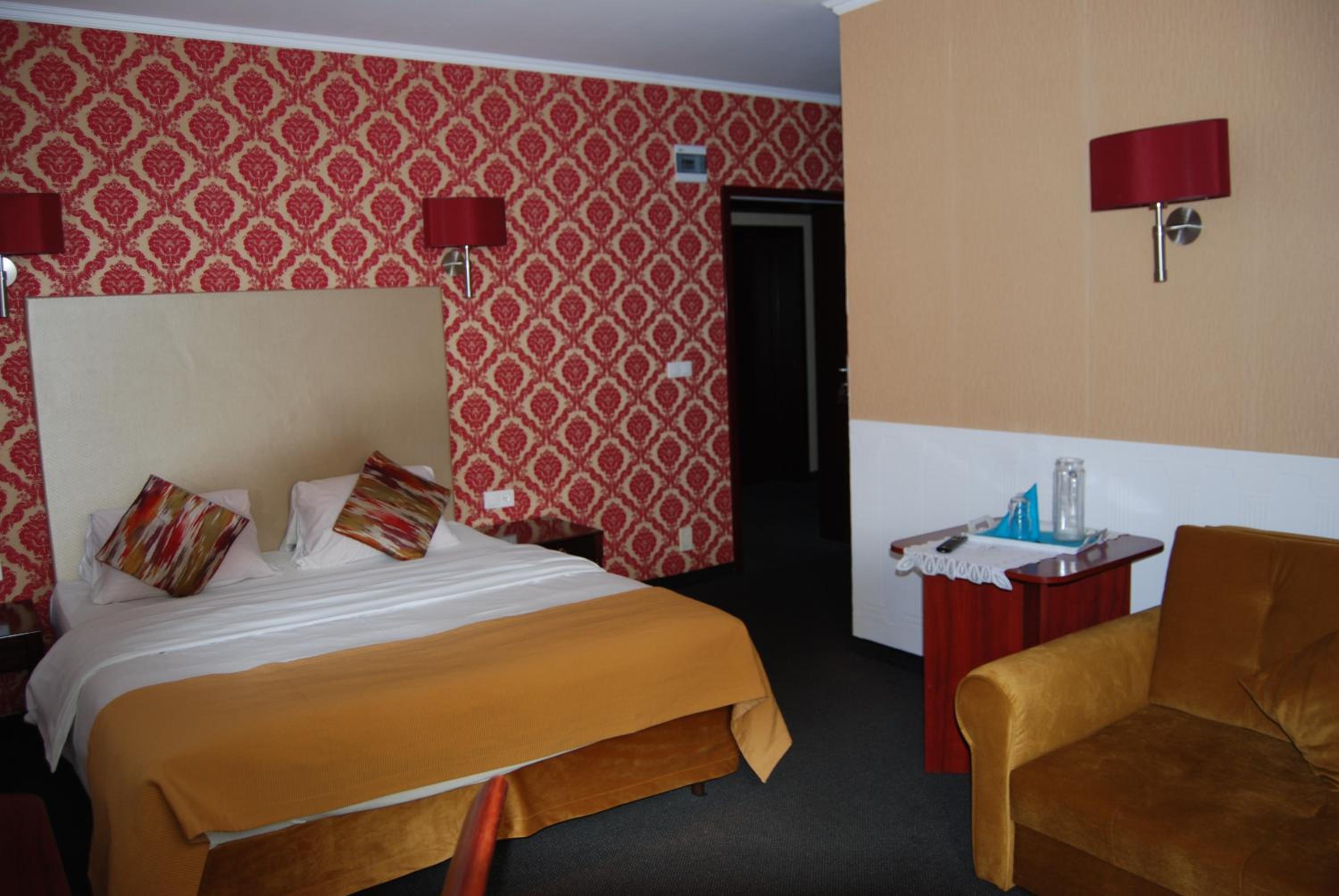 Double Room - Photo 15