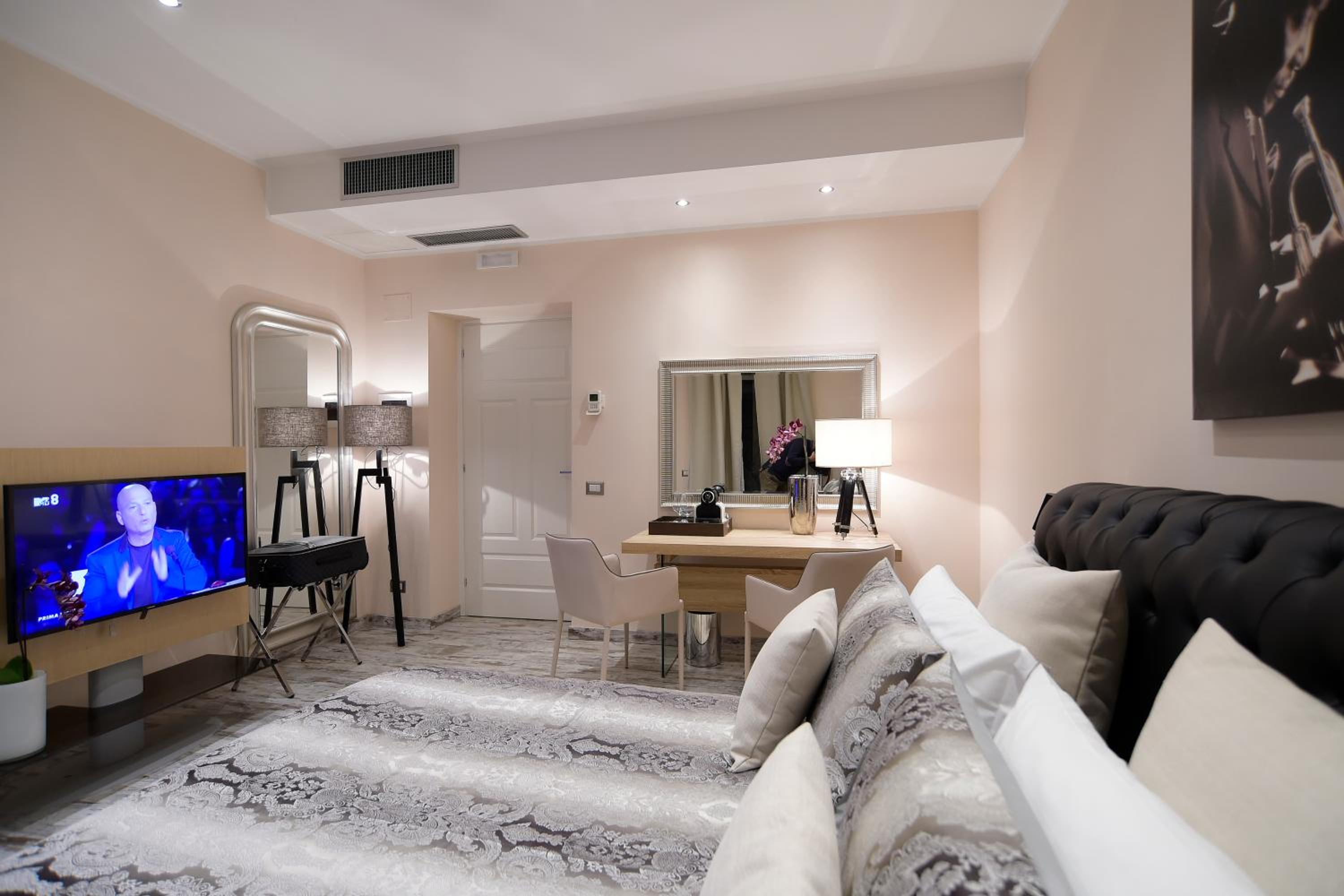 Suite photo 1