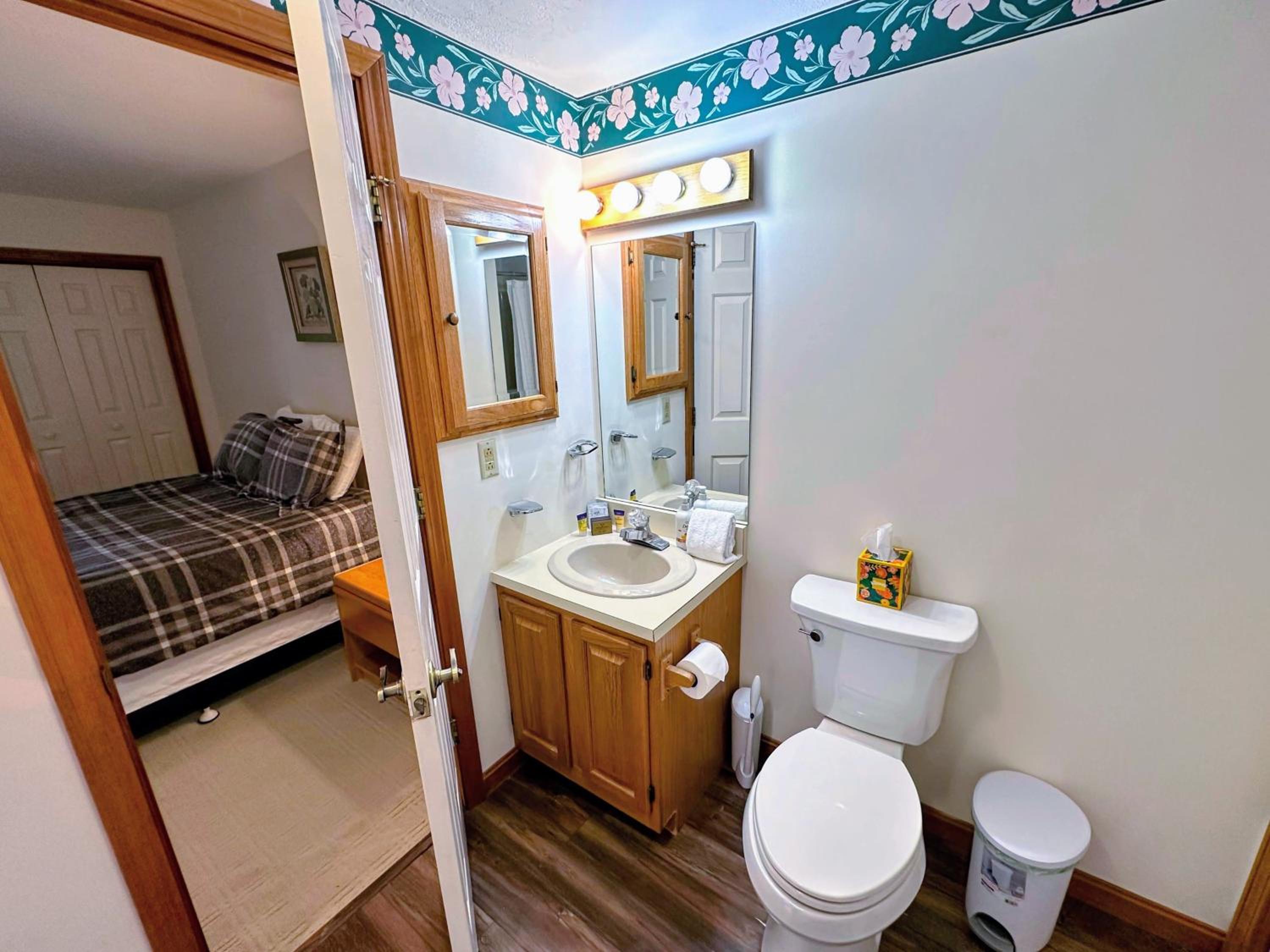 Five-Bedroom House photo 3