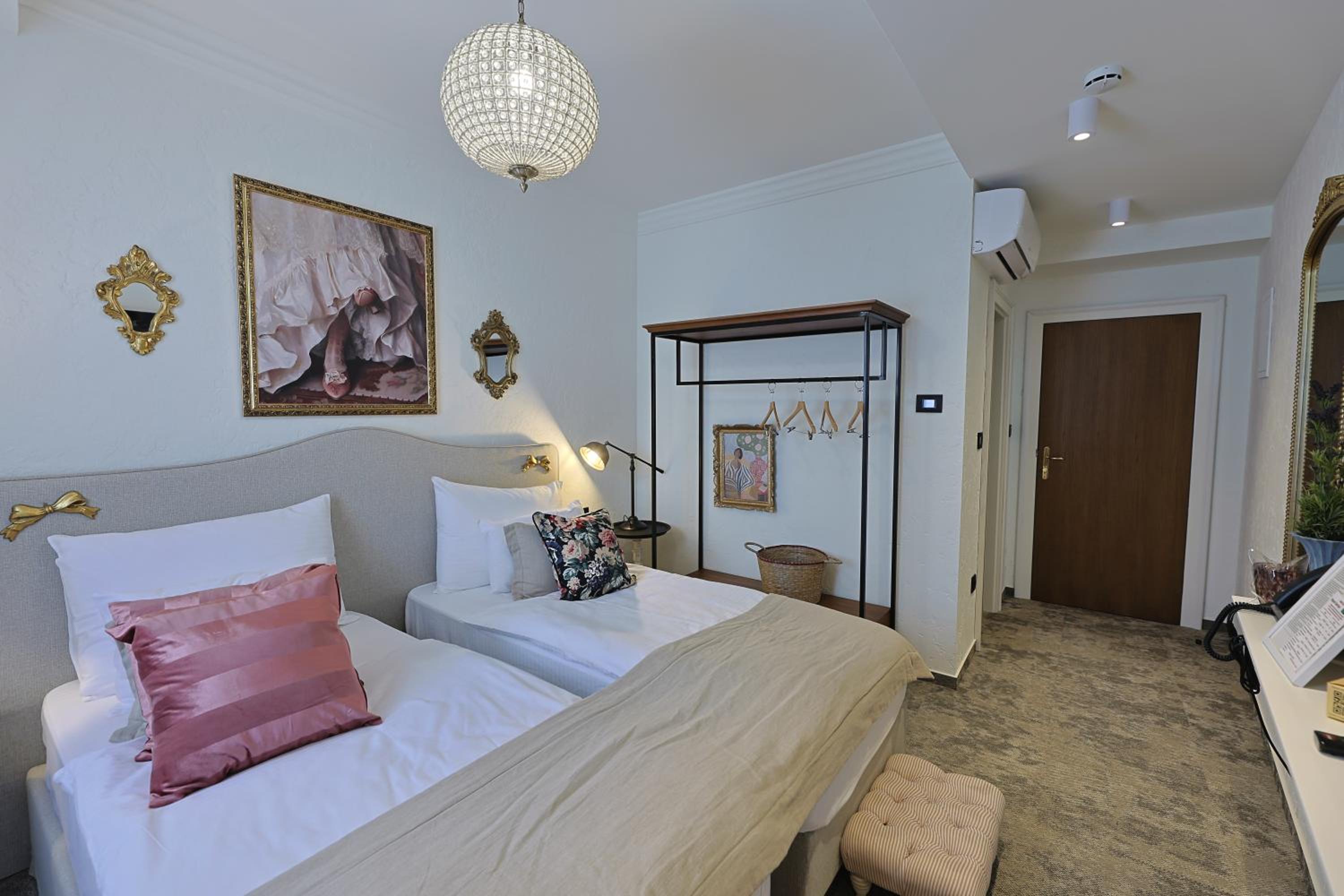 Double or Twin Room with Garden View - Annex - Photo 12