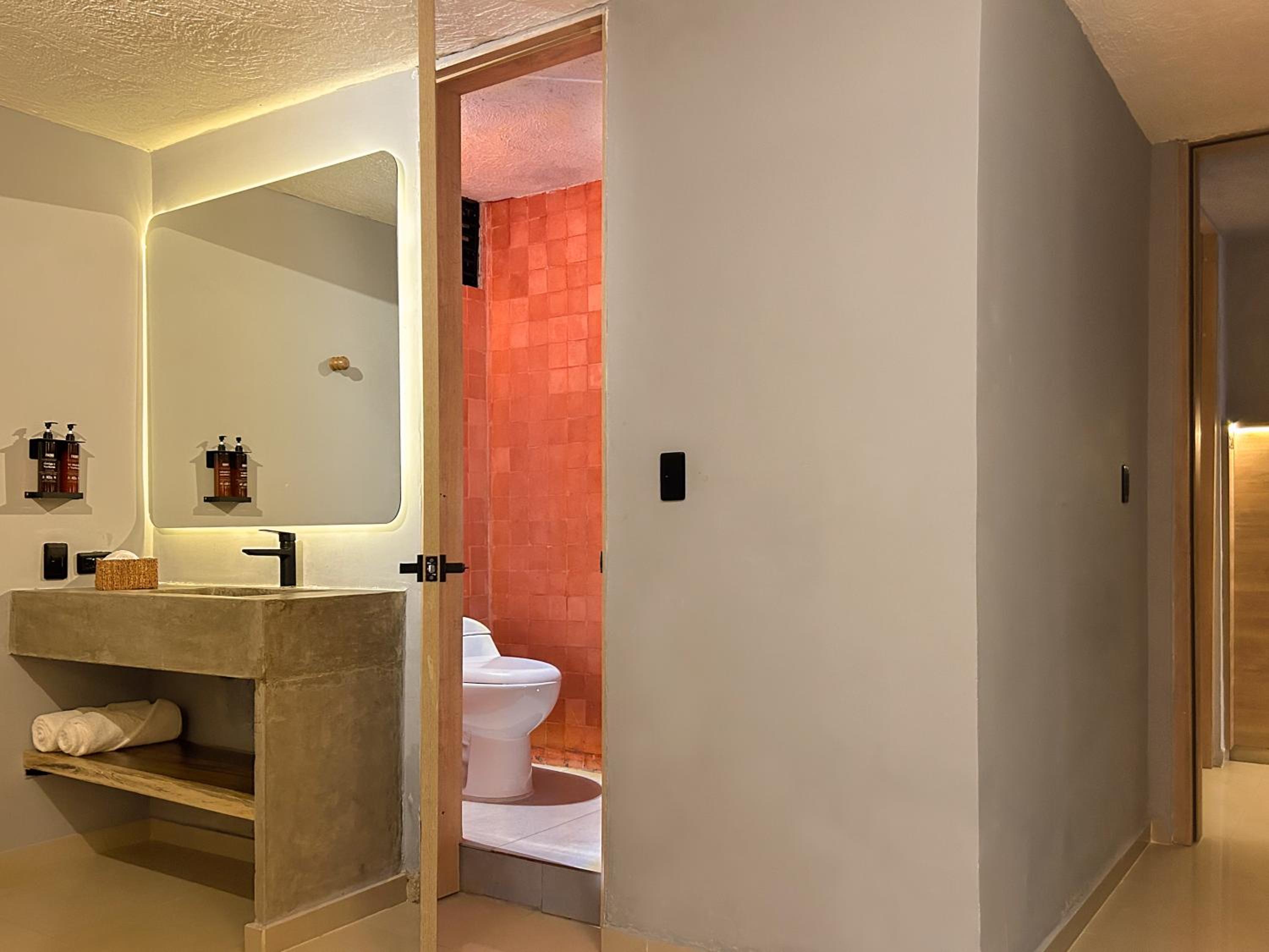 King Room with Balcony photo 2