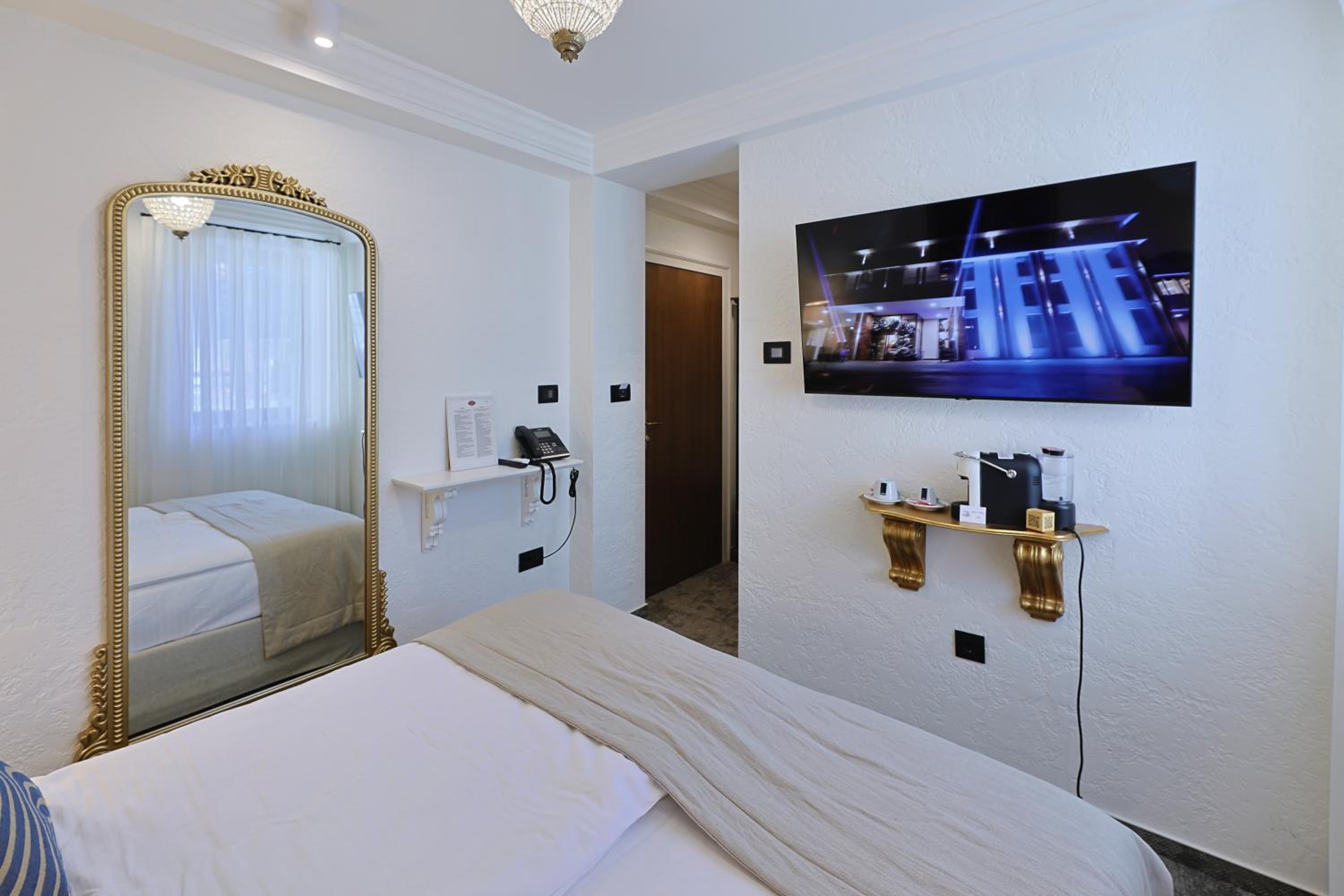 Standard Double or Twin Room with Garden View - Annex - Photo 26