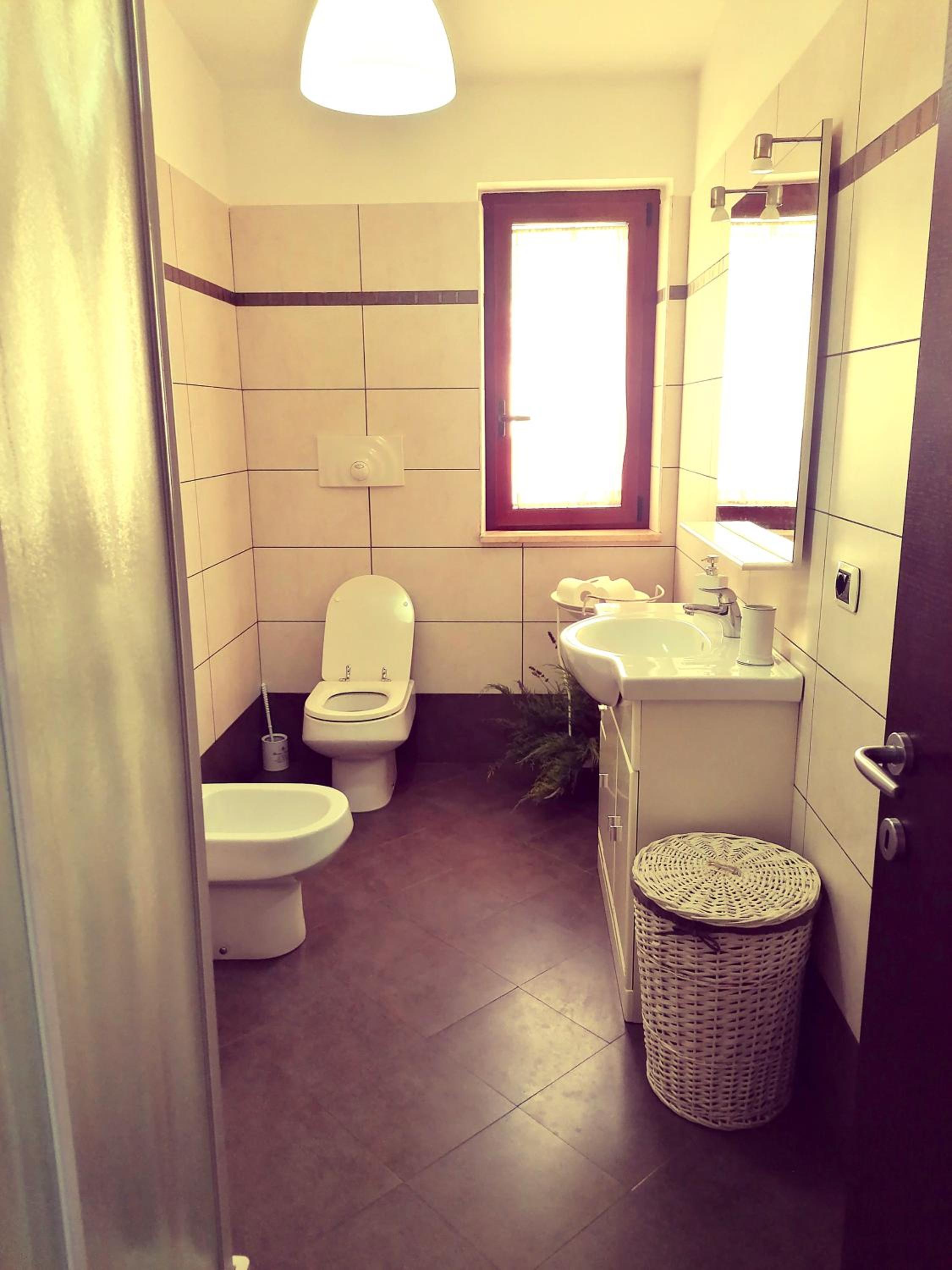 Family Room with Private Bathroom - Photo 4