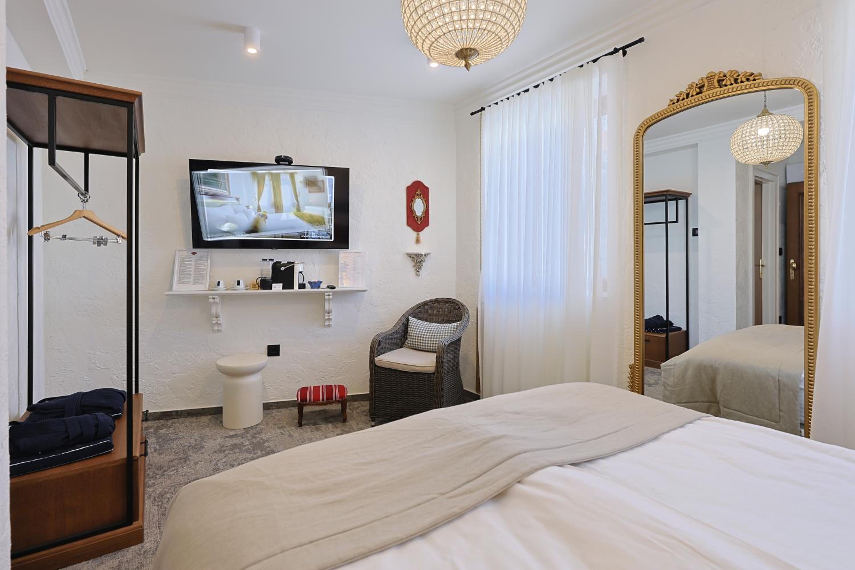 Standard Double or Twin Room with Garden View - Annex - Photo 33