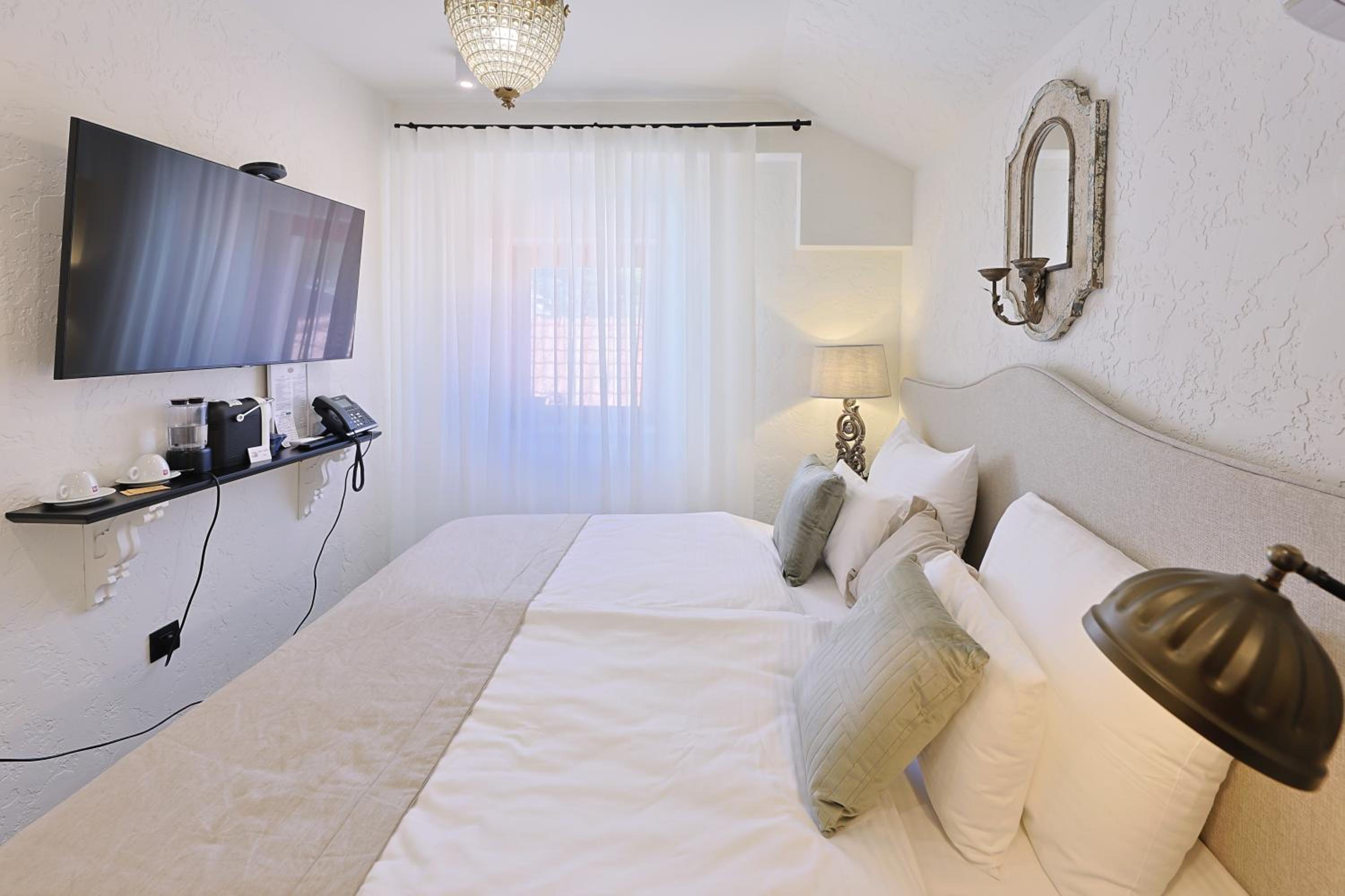 Standard Double or Twin Room with Garden View - Annex - Photo 36