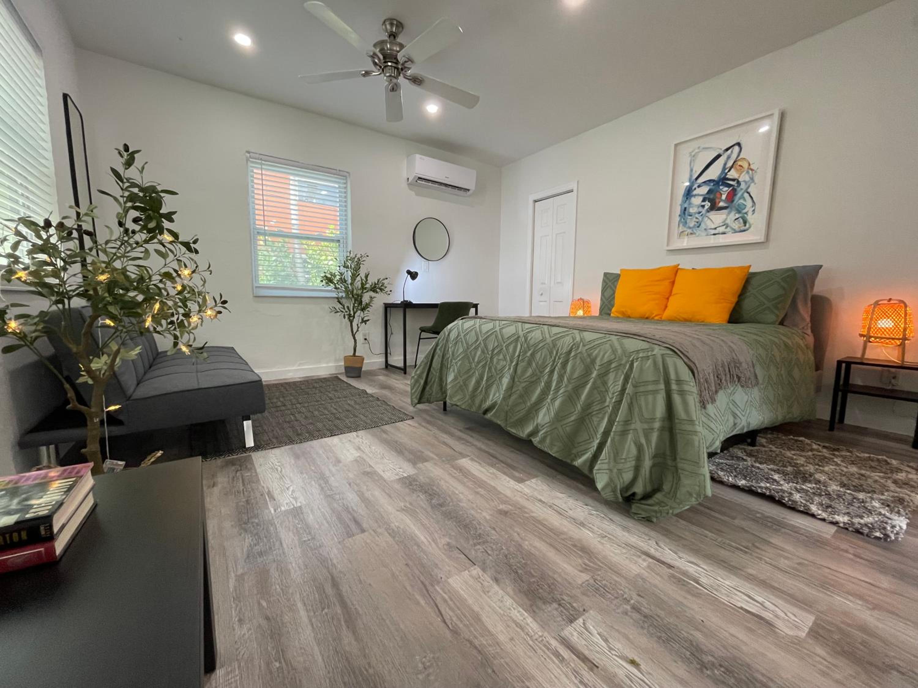 One-Bedroom Apartment photo 2
