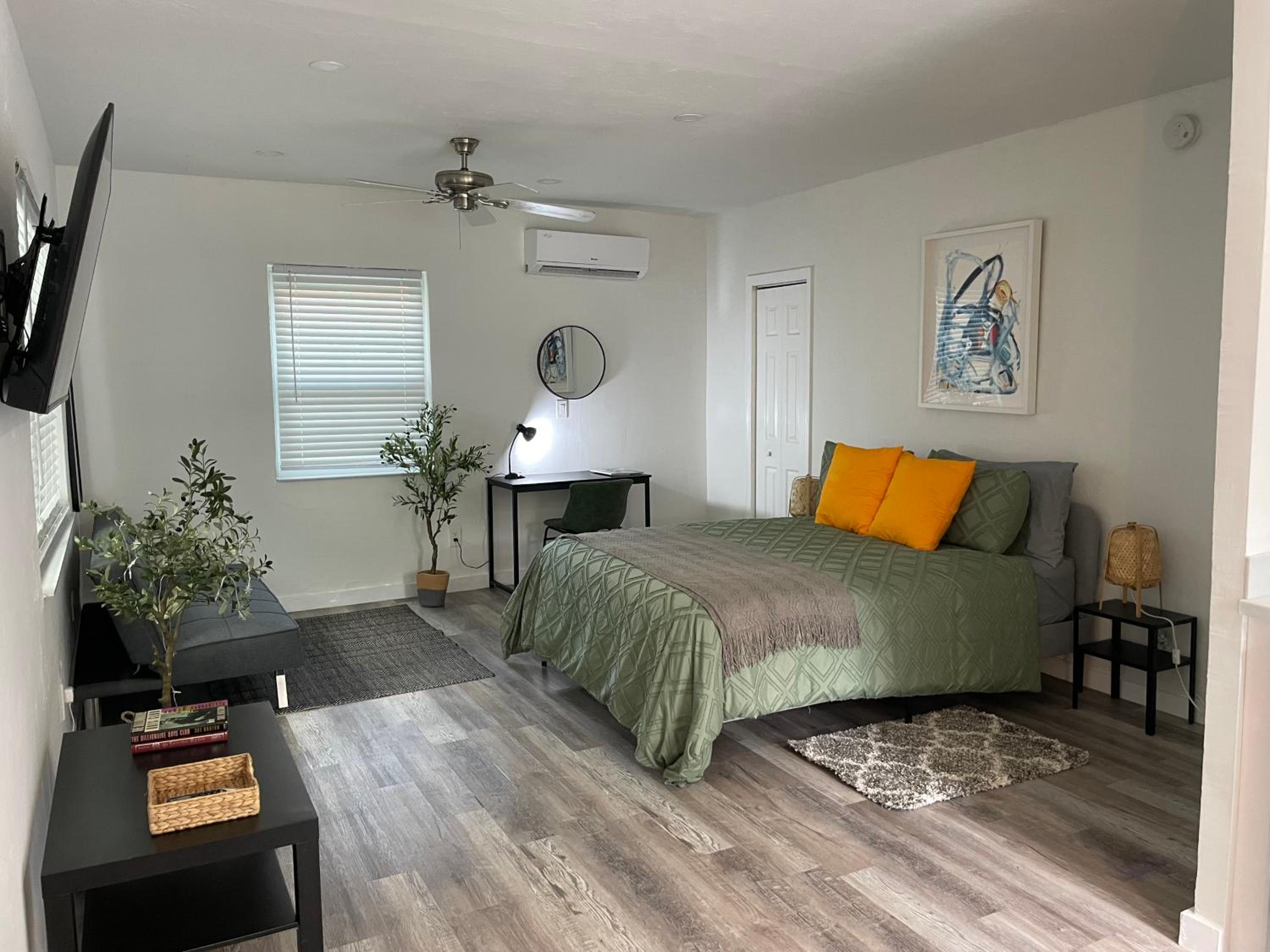 One-Bedroom Apartment photo 3