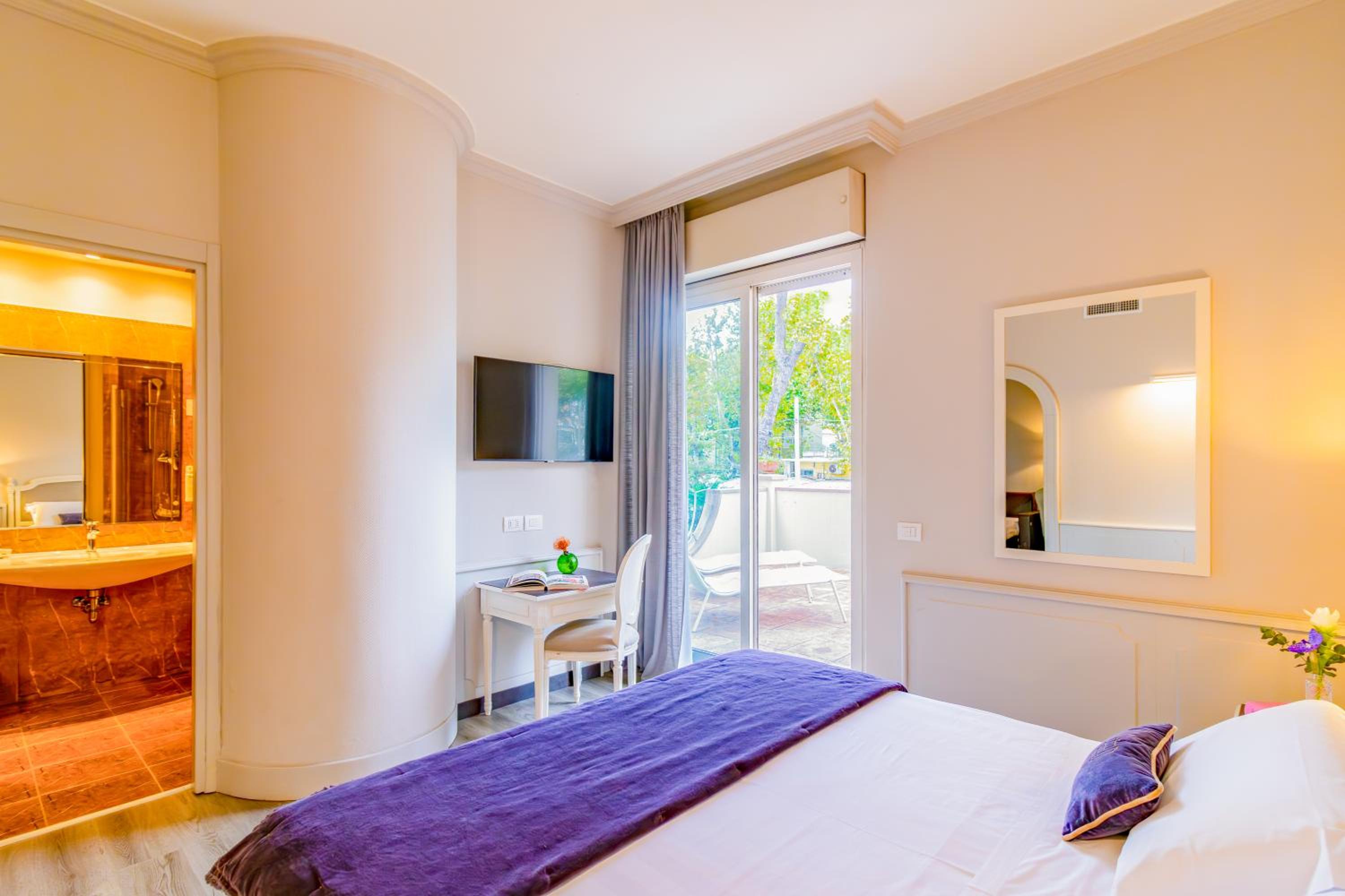 Junior Suite with Terrace - Photo 3
