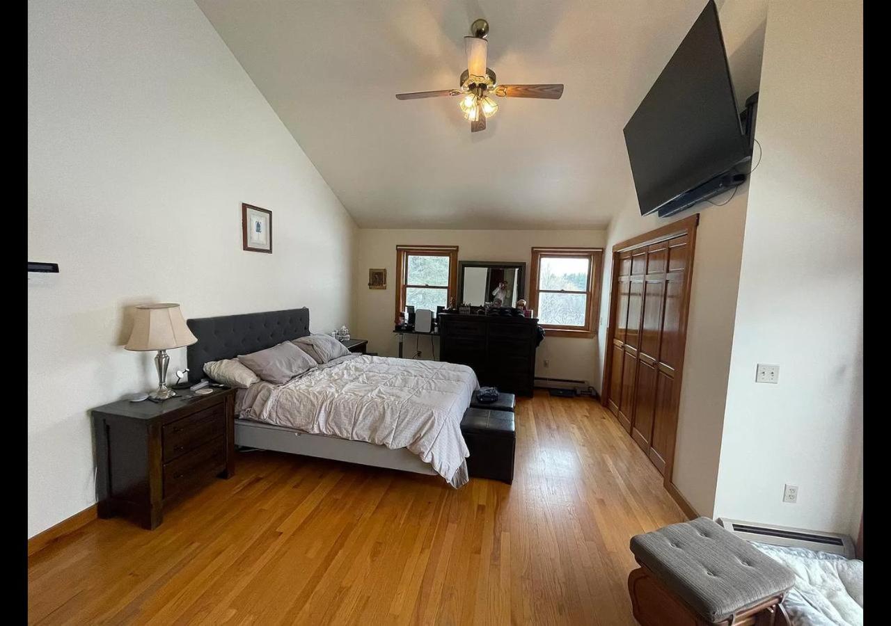 Five-Bedroom House photo 1