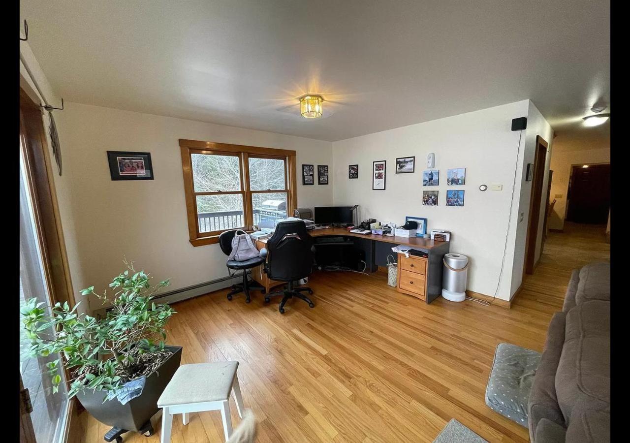 Five-Bedroom House photo 3