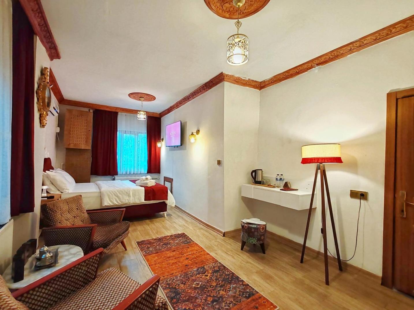 Deluxe Double Room With Bath photo 3