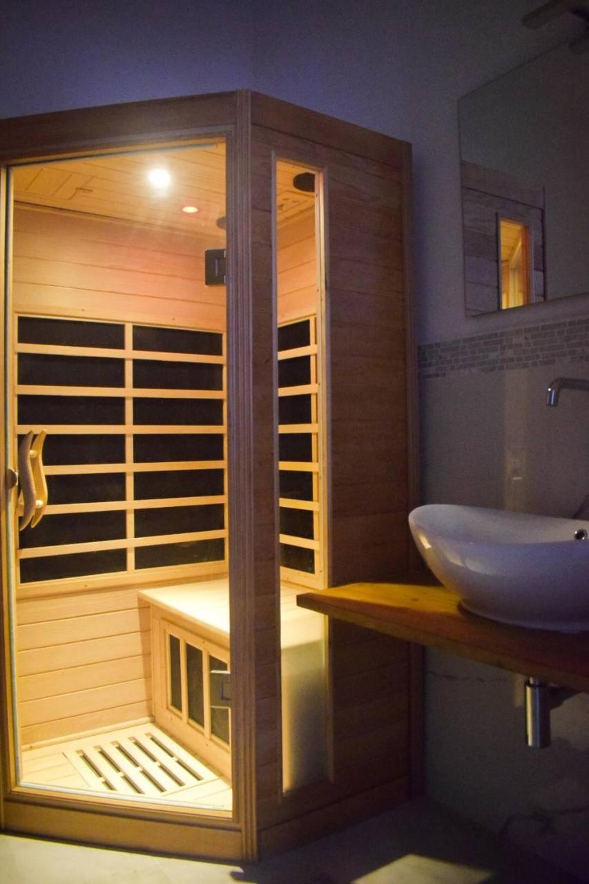 Deluxe Suite with Spa Bath - Photo 11