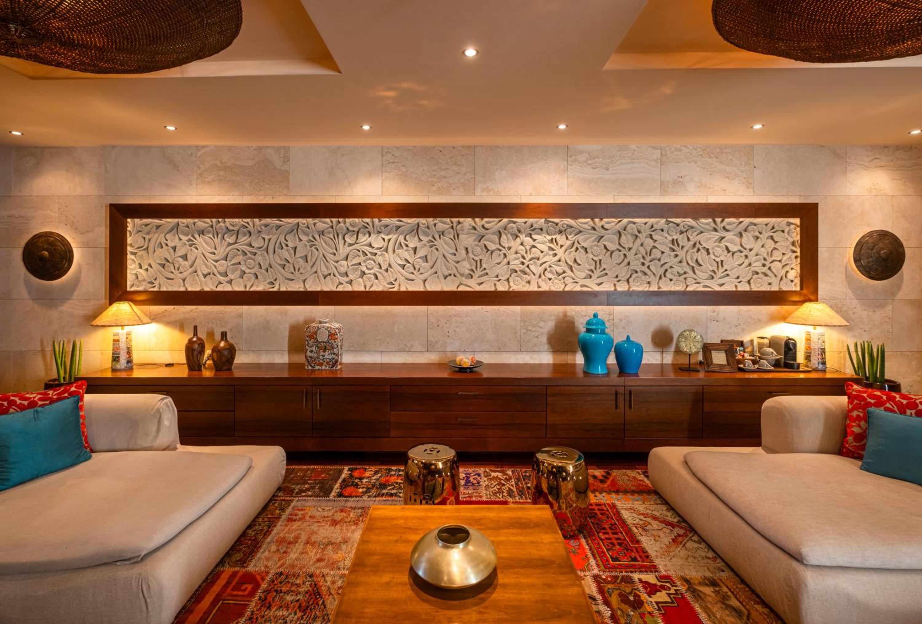 Large Suite with Hot Tub and Balcony Lake Side View