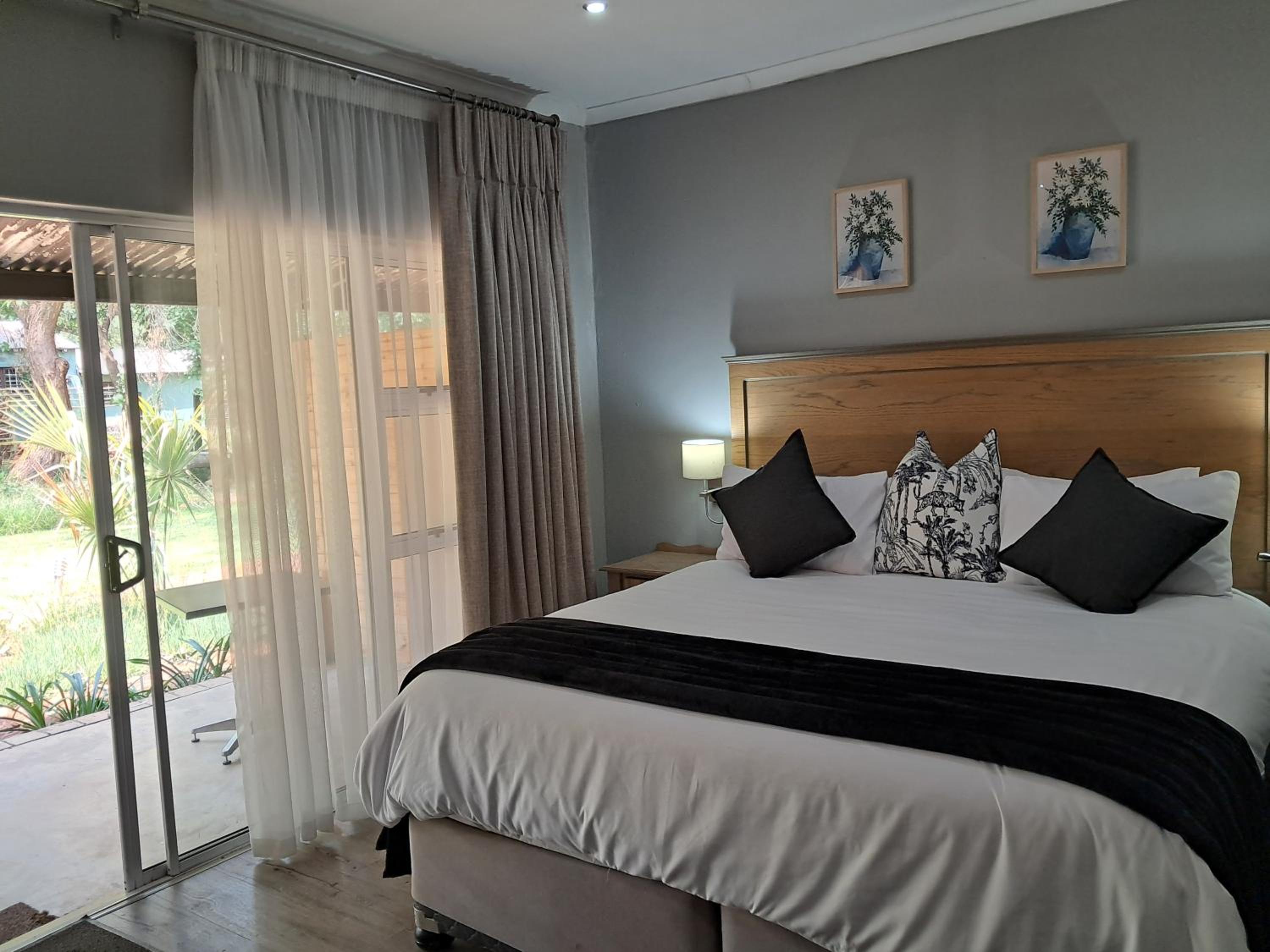 Deluxe King Room photo 1