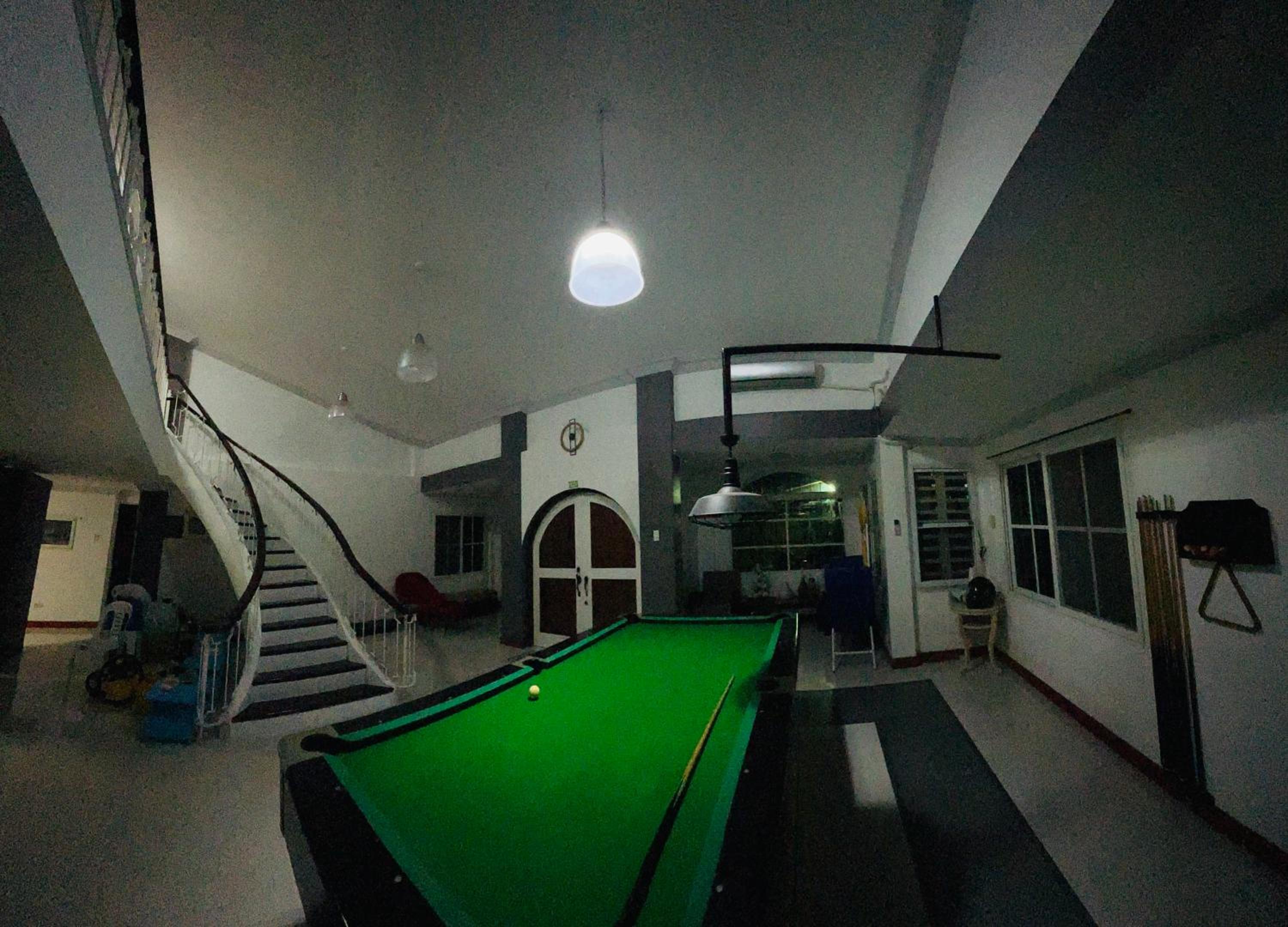 Six-Bedroom House photo 2
