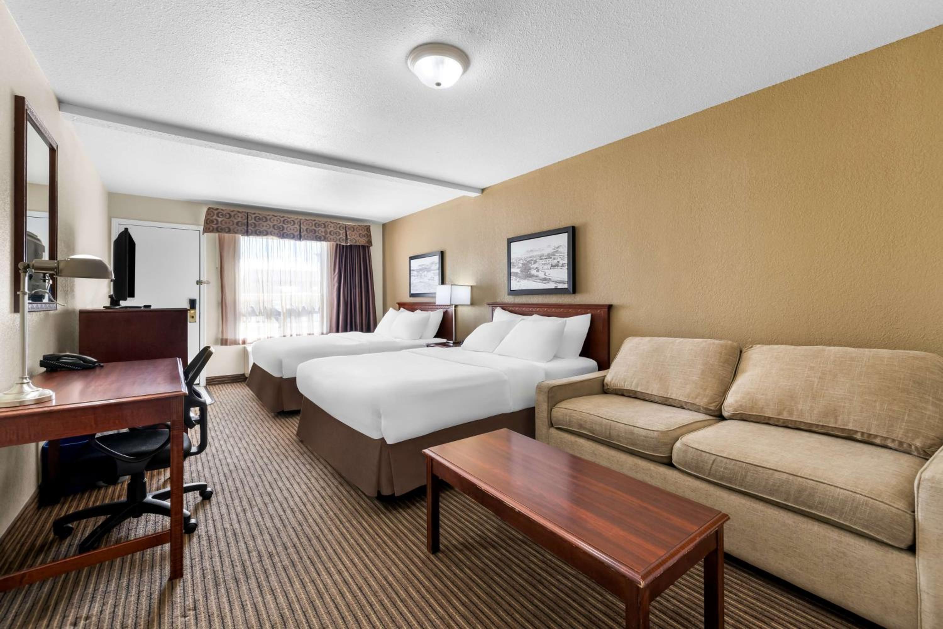 Queen Room with Two Queen Beds with Sofa Bed - Photo 3