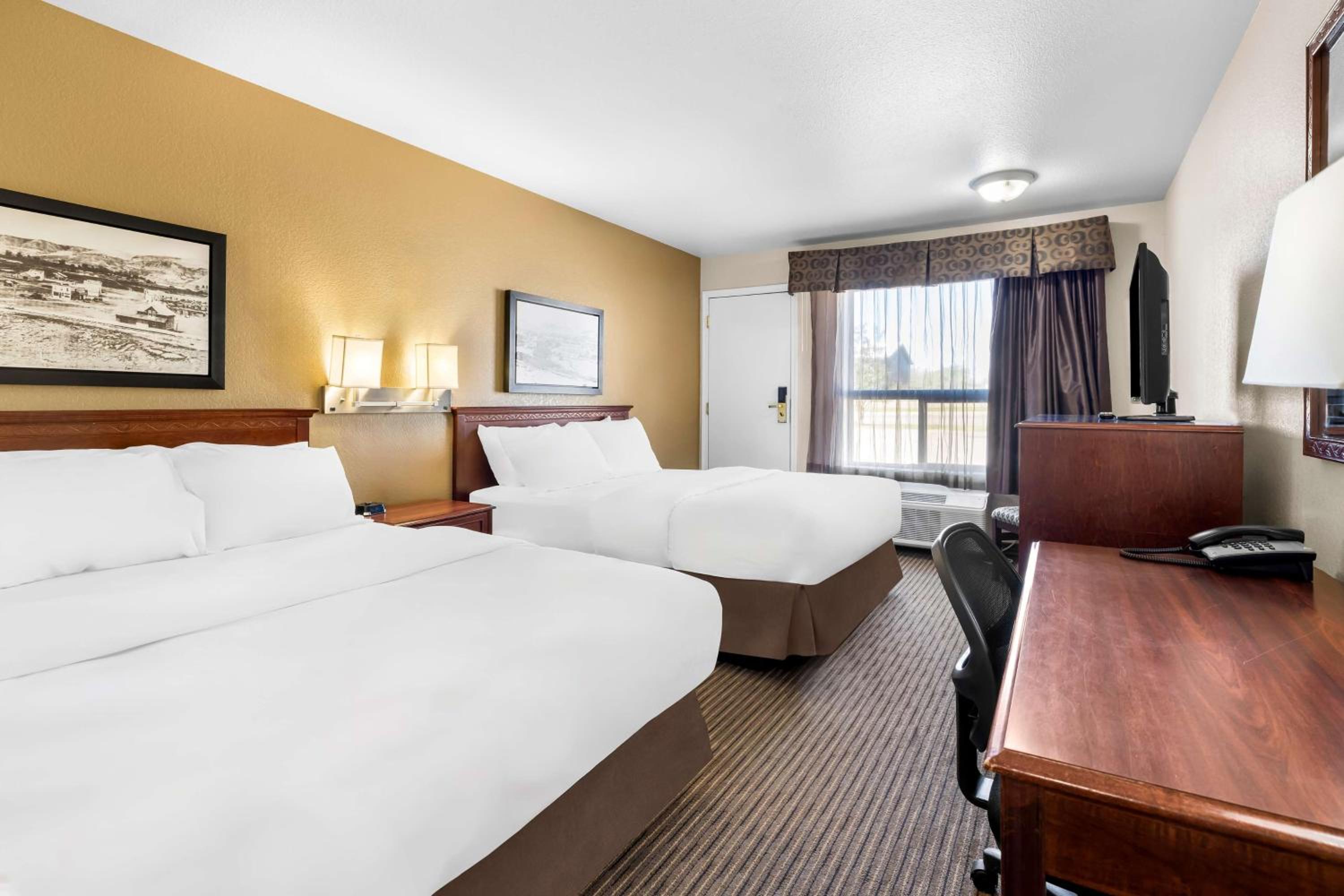 Queen Room with Two Queen Beds - Photo 1