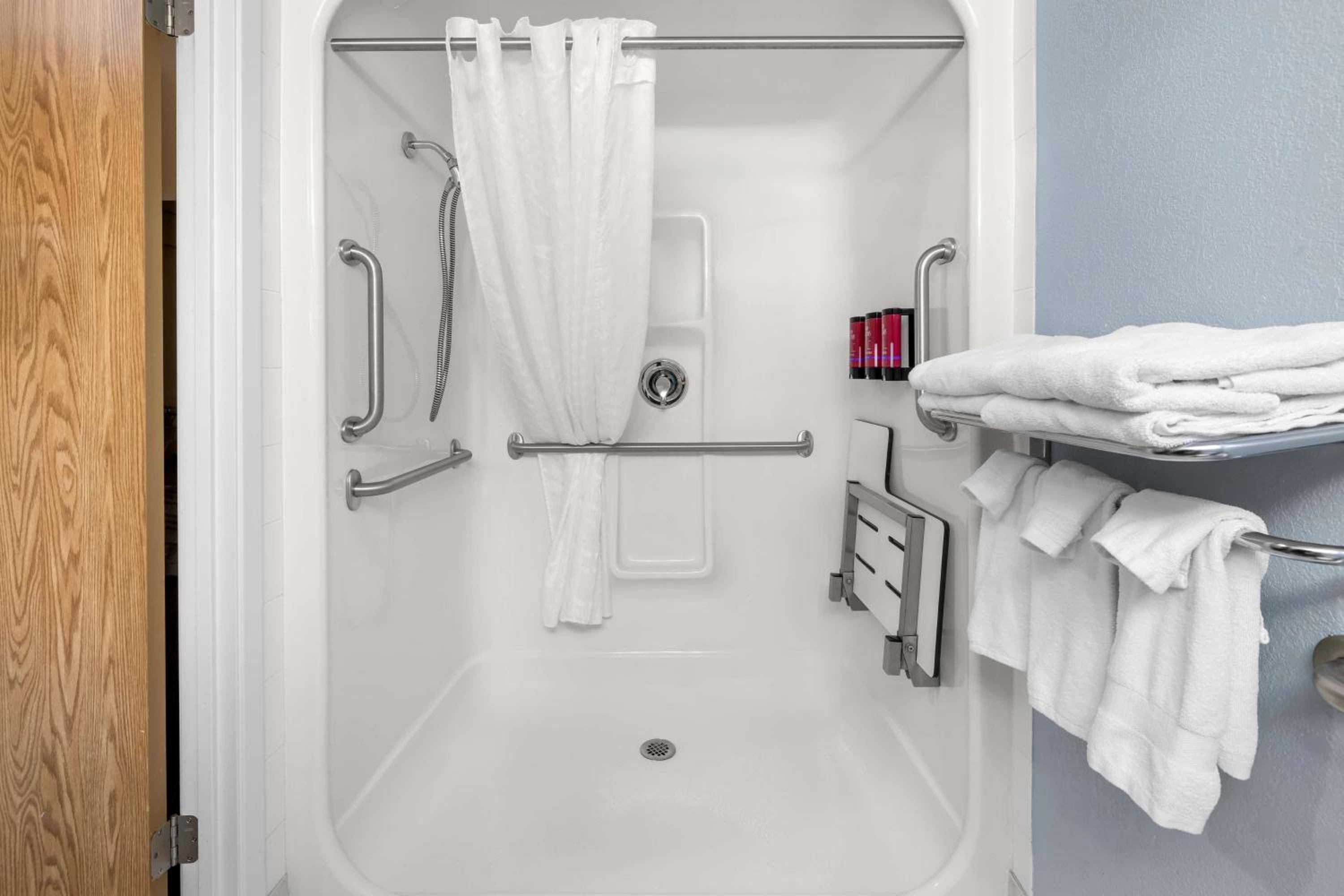 King Room with Mobility Accessible Walk-In Shower - Photo 3