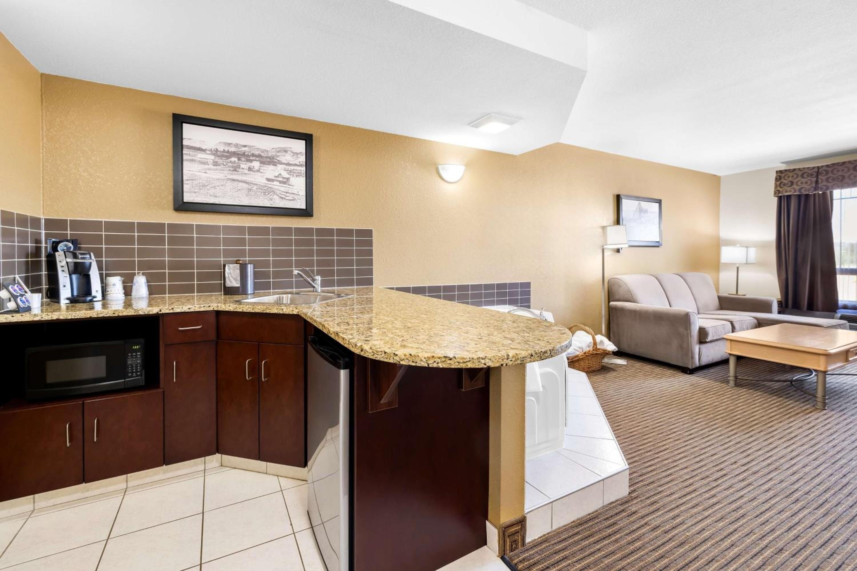 King Suite with Fireplace - Photo 4