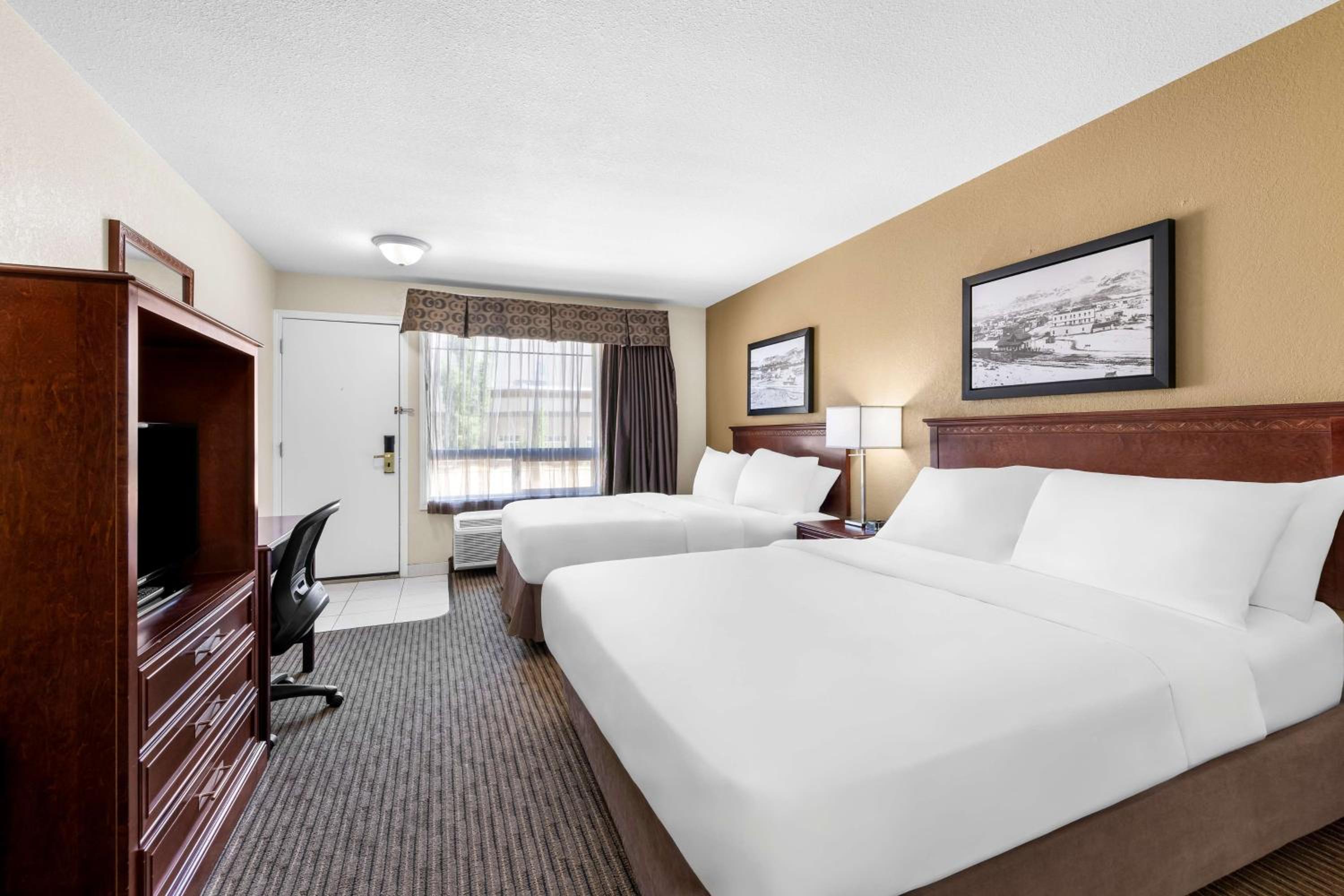 Queen Suite with Two Queen Beds - Photo 1