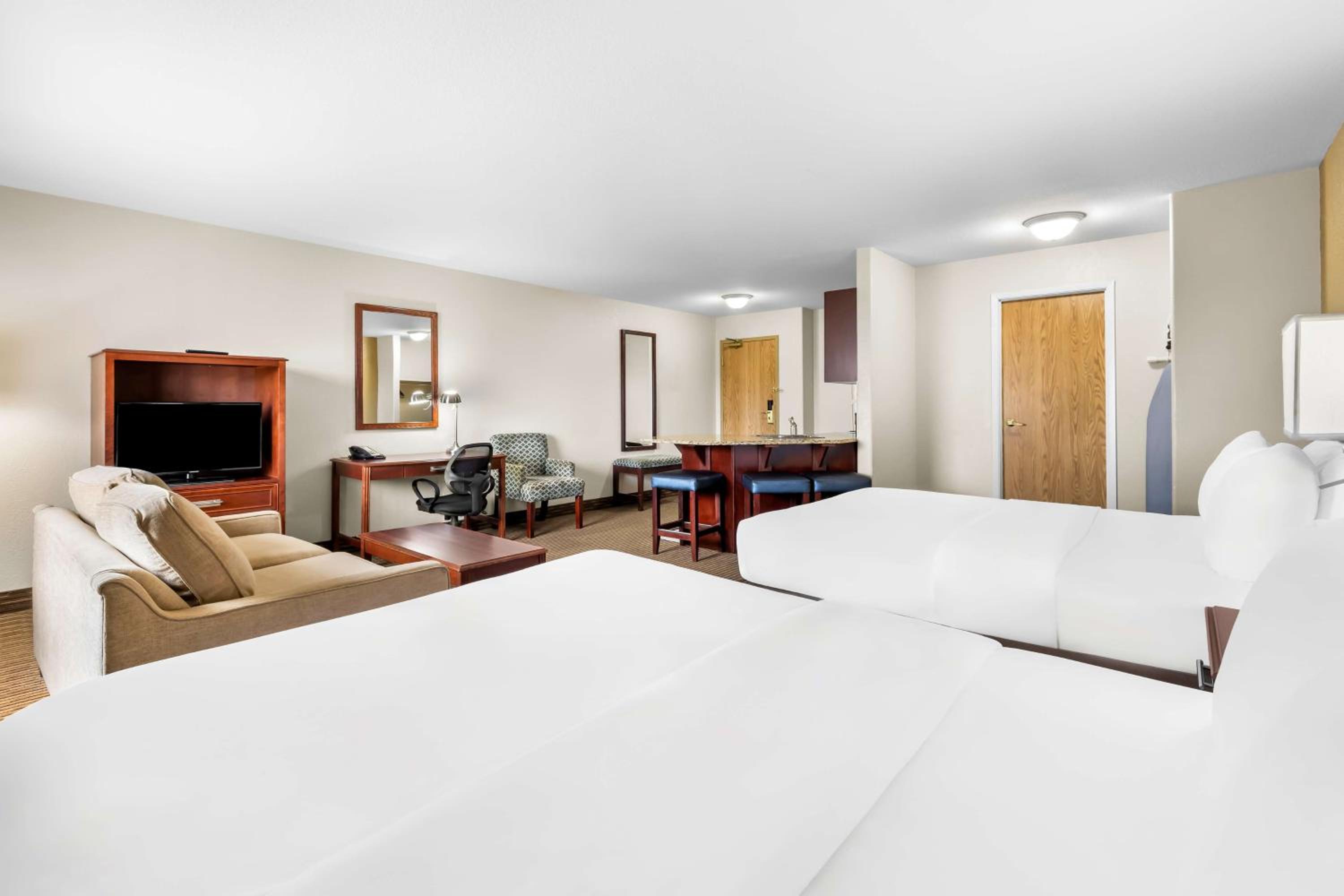 Suite with Two Queen Beds and Kitchen