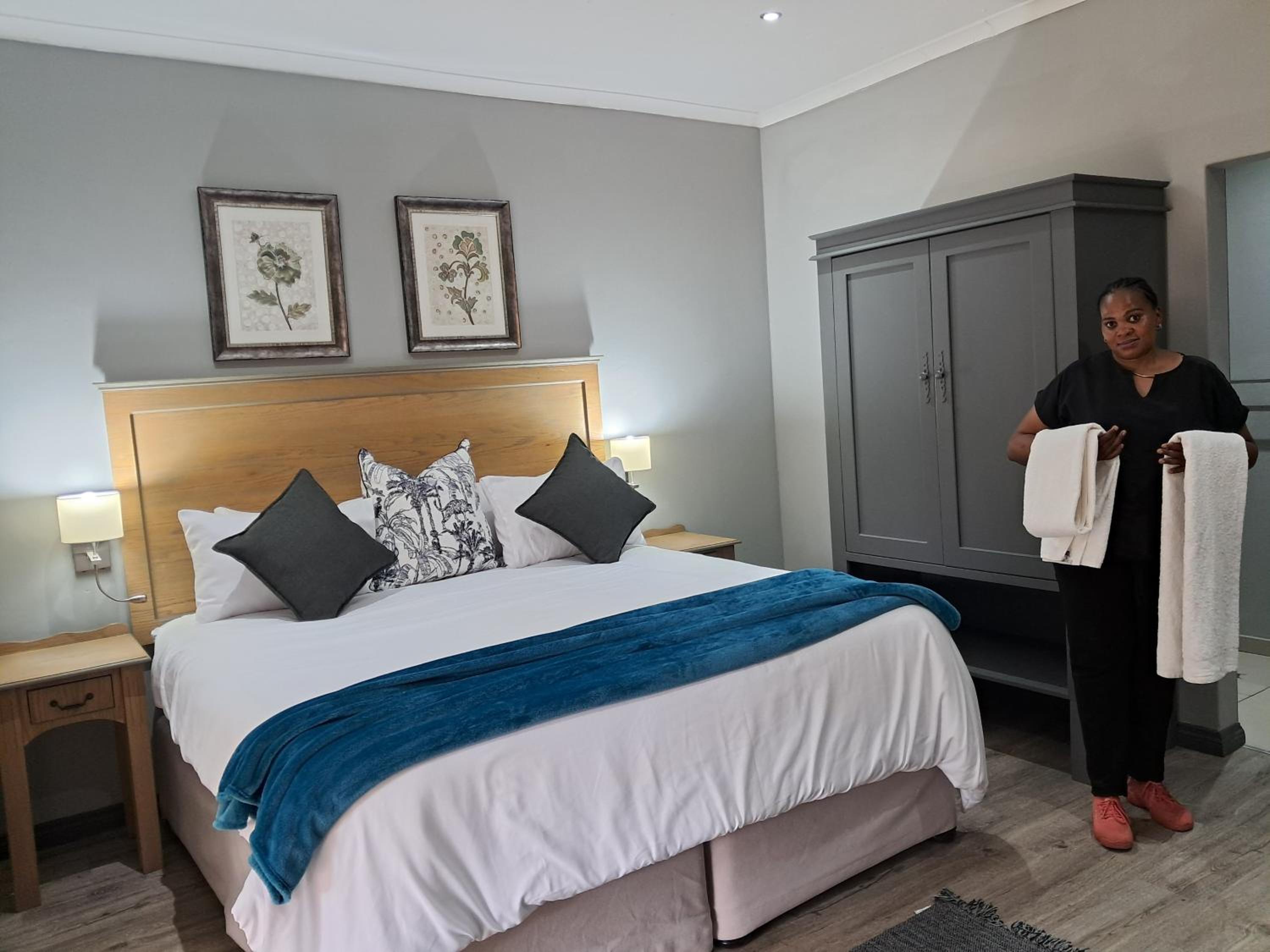 Luxury King Room photo 2