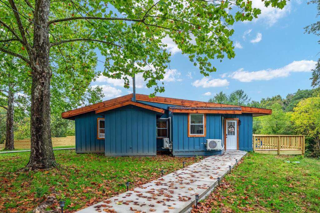 Three-Bedroom House photo 3