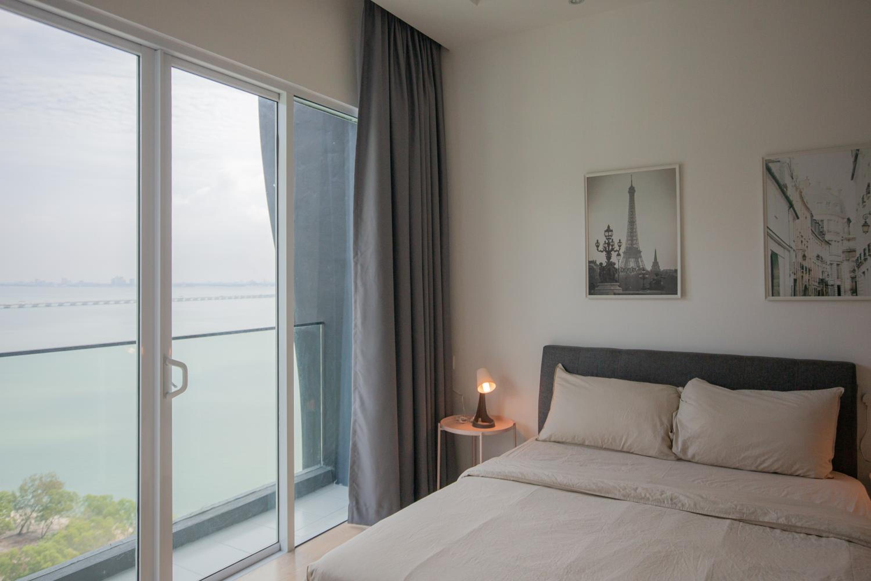 Three-Bedroom Apartment With Sea View photo 2