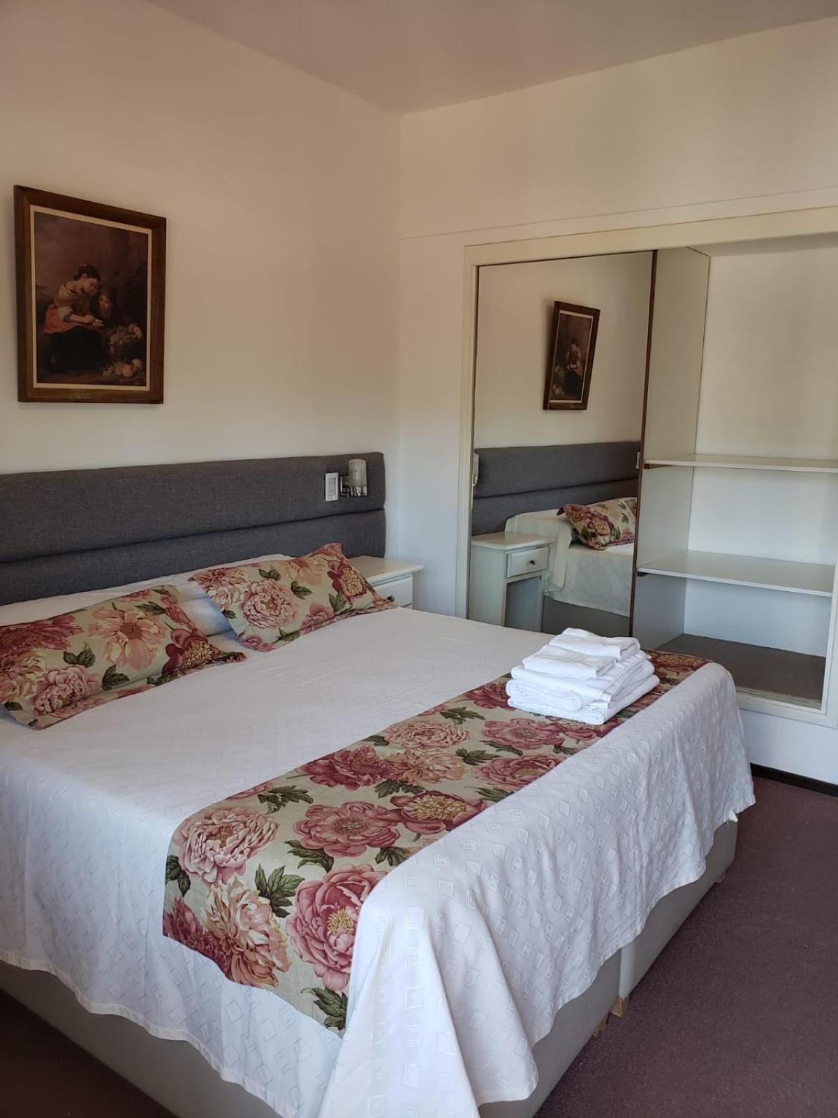 Standard Double or Twin Room photo 3