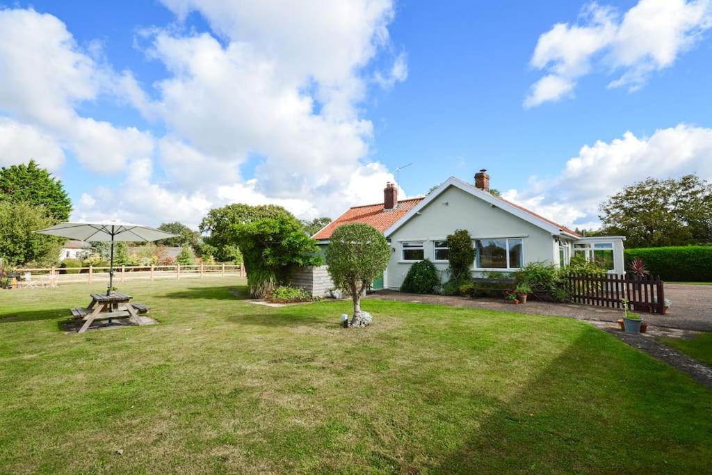 Five-Bedroom House photo 2