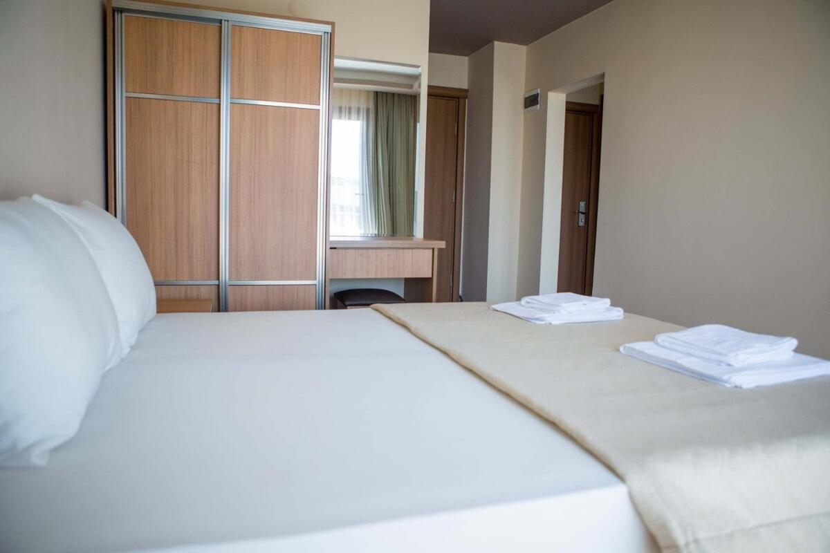 Double Room with Balcony - Photo 6