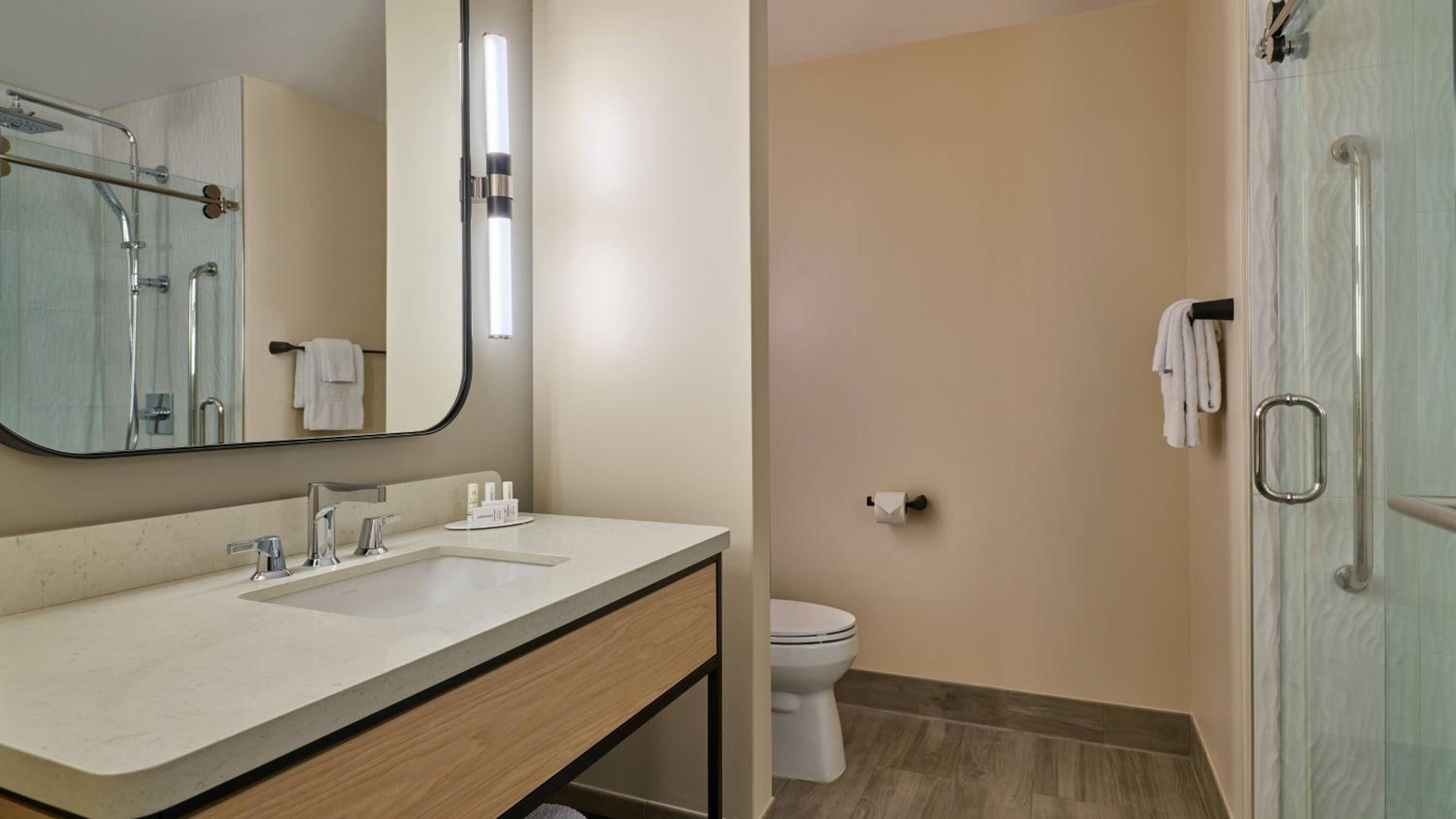 Queen Room with Two Queen Beds and City View - Photo 4