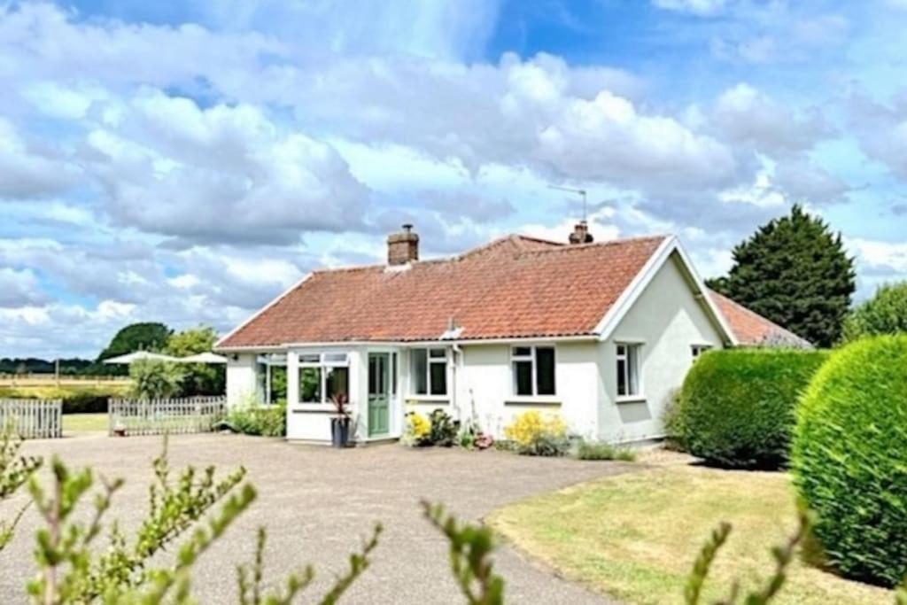 Five-Bedroom House photo 3