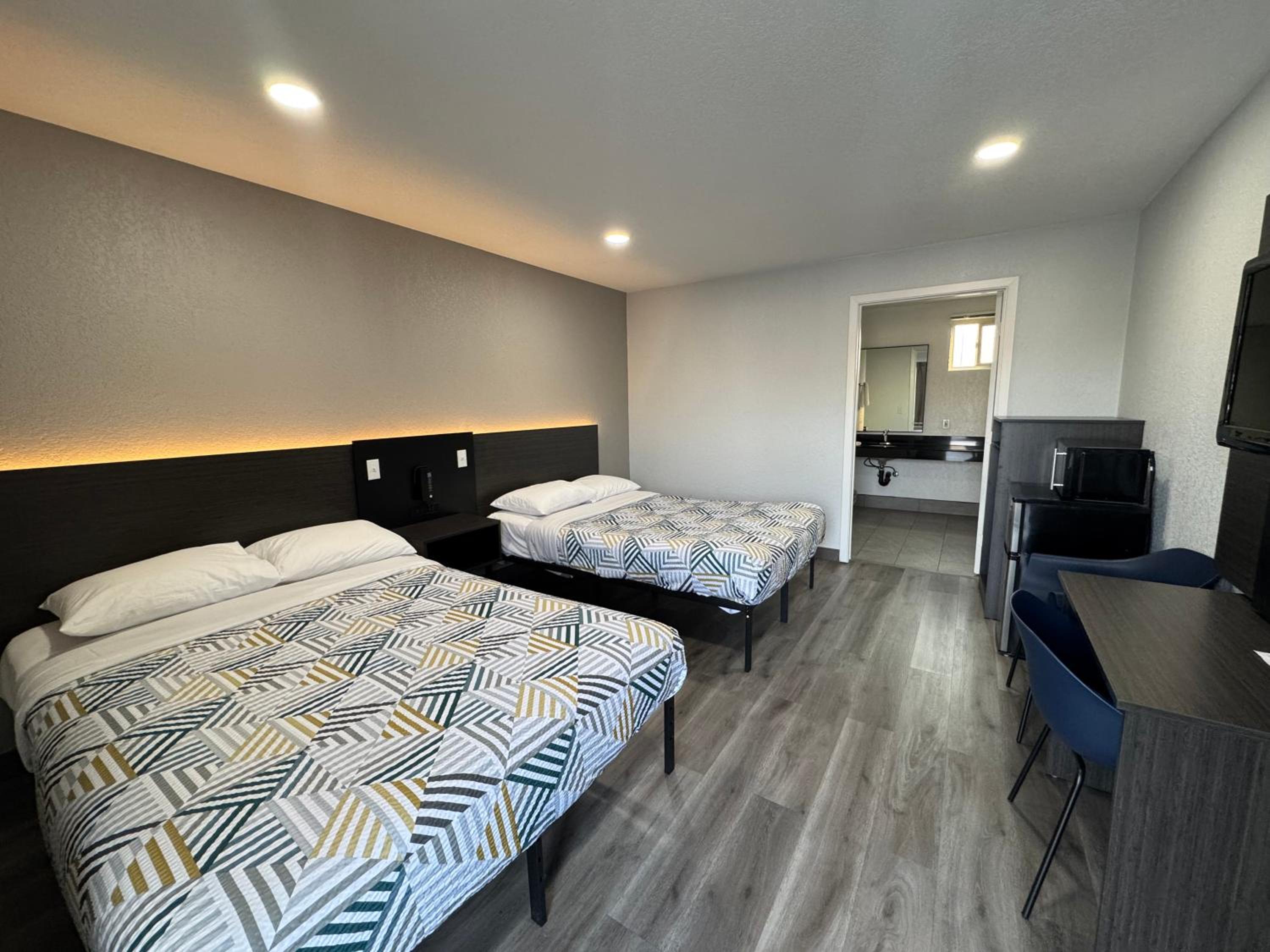 Two Full Size Bed Room Disability Access Non-Smoking