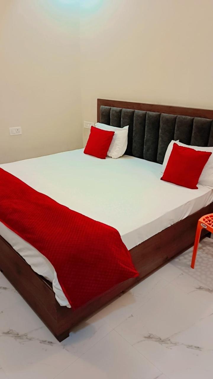 Deluxe Double Room (2 Adults + 1 Child) photo 1