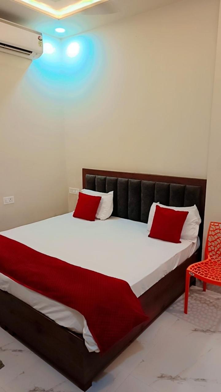 Deluxe Double Room (2 Adults + 1 Child) photo 2
