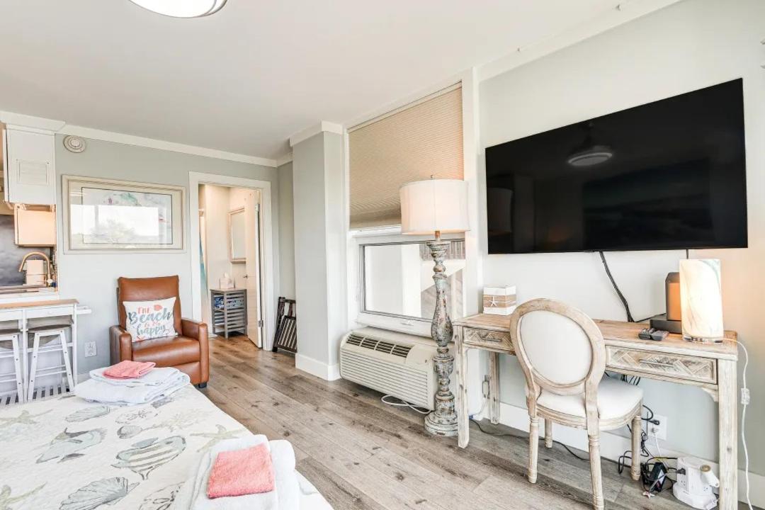 114 Heated Pool, Harbor Side Studio Sleeps 2