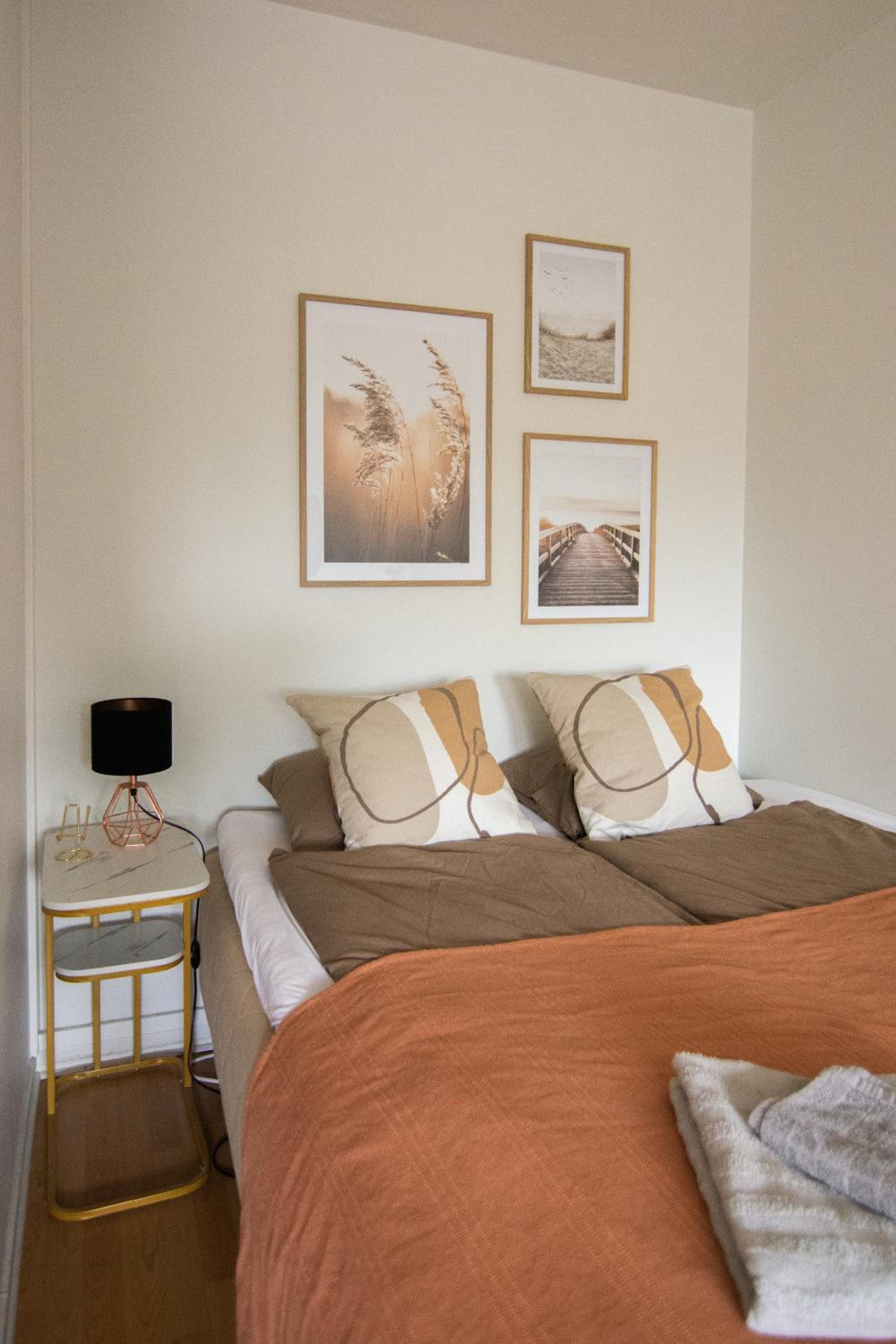 One-Bedroom Apartment photo 1