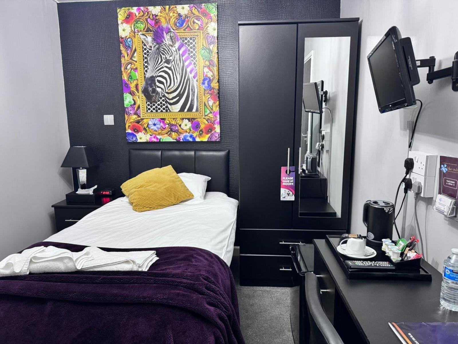 Single Room photo 2