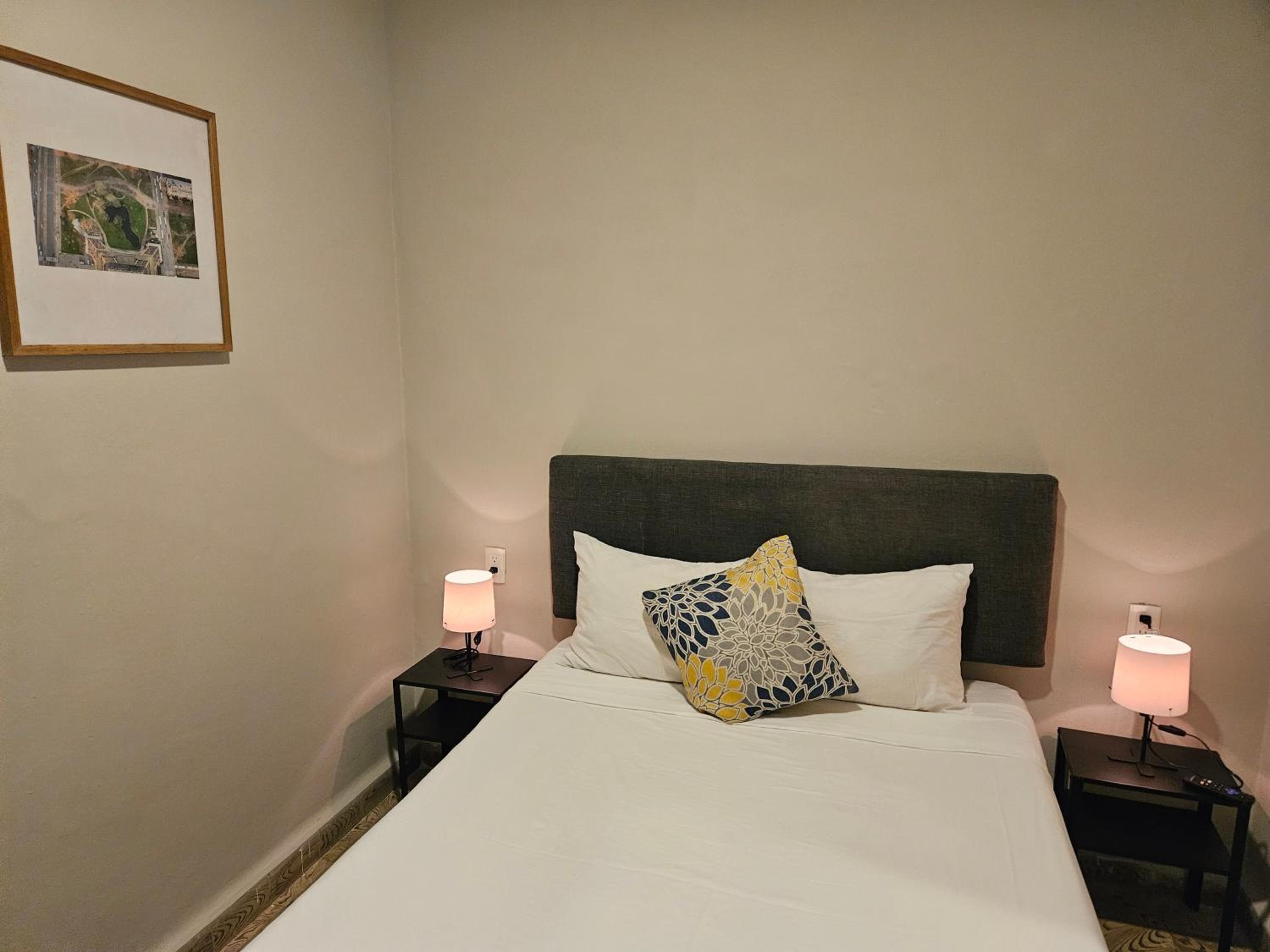 Double Room with Private External Bathroom - Photo 4