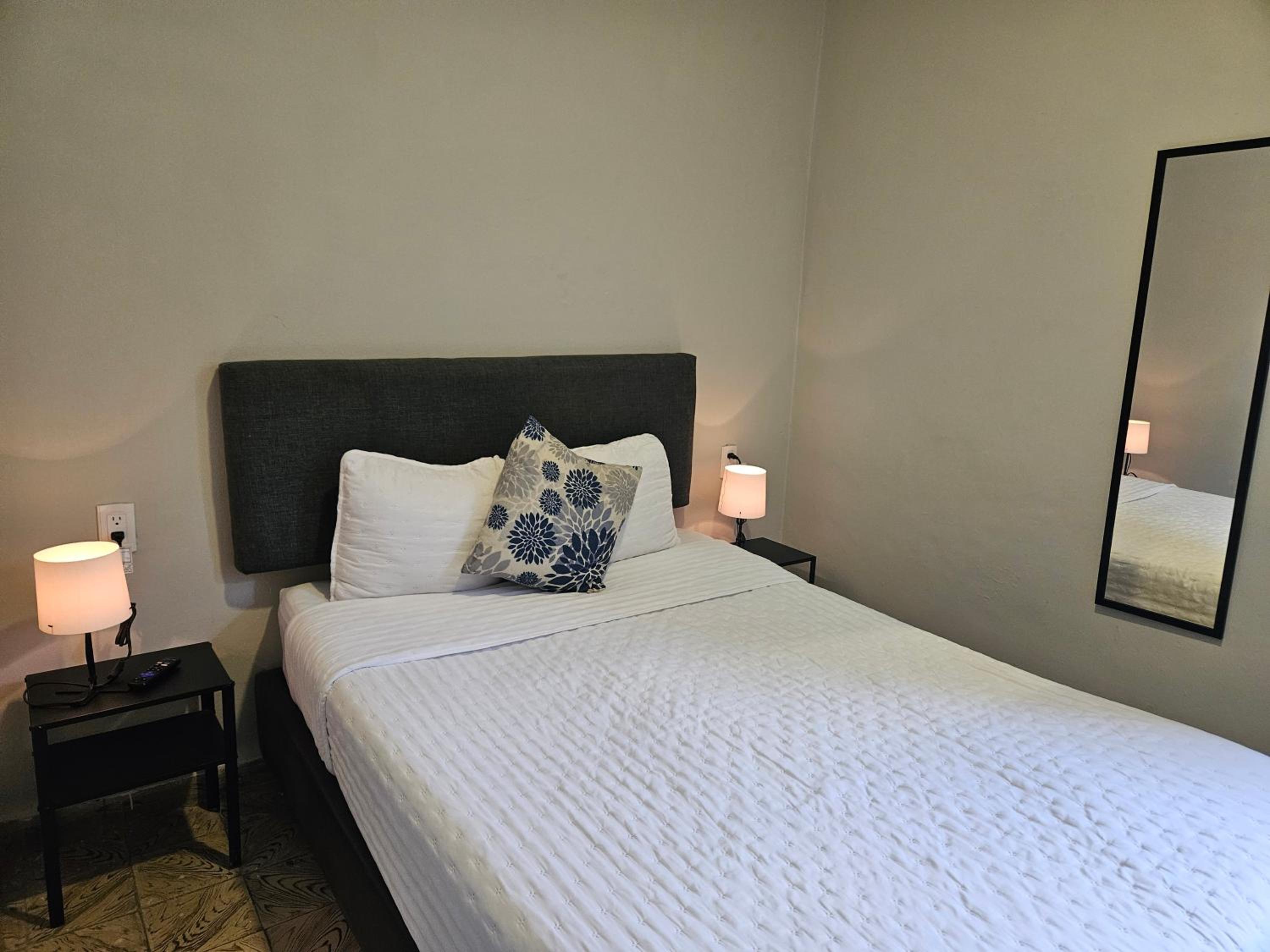 Double Room with Private External Bathroom - Photo 6
