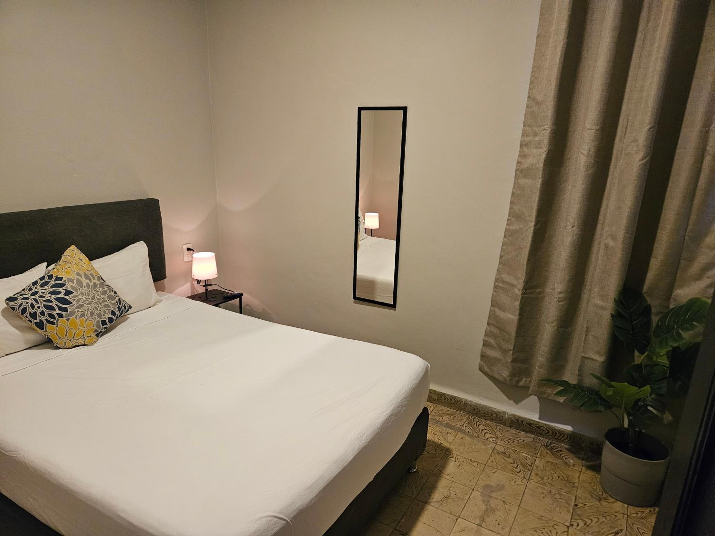 Double Room with Private External Bathroom - Photo 2