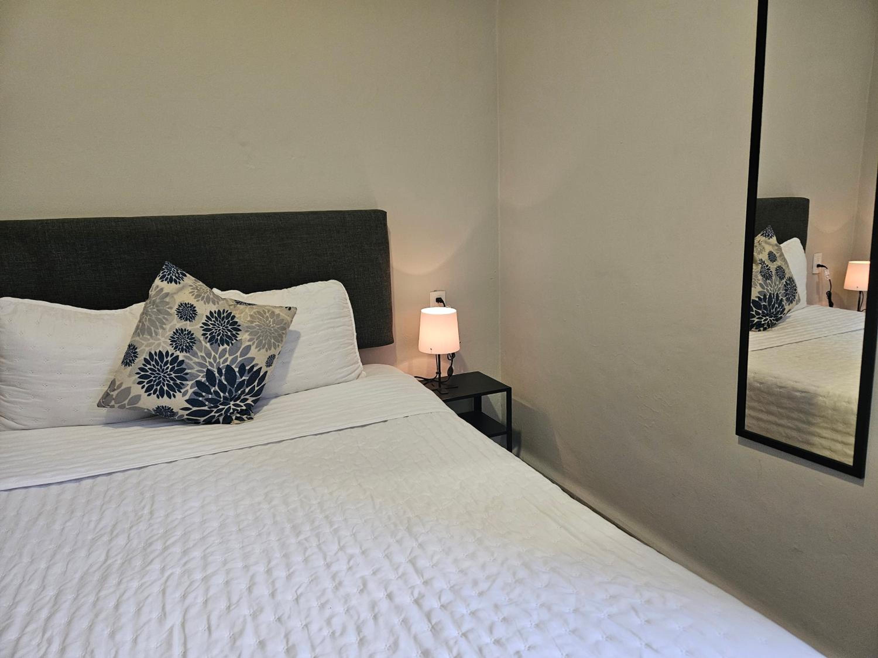 Double Room with Private External Bathroom - Photo 8