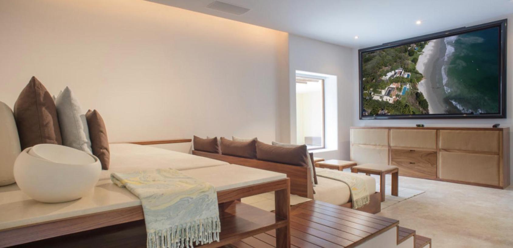Villa photo 1