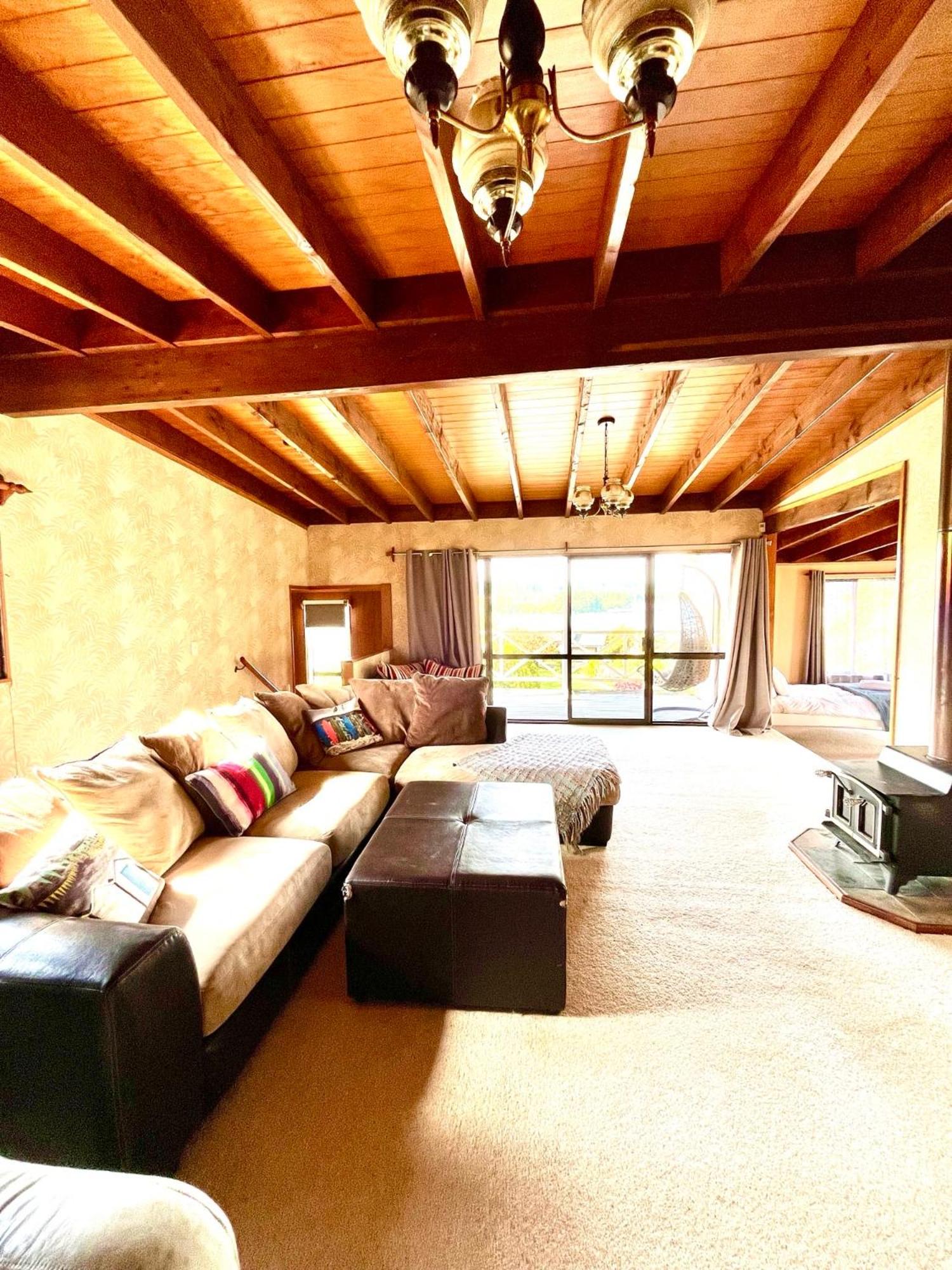Five-Bedroom House photo 1