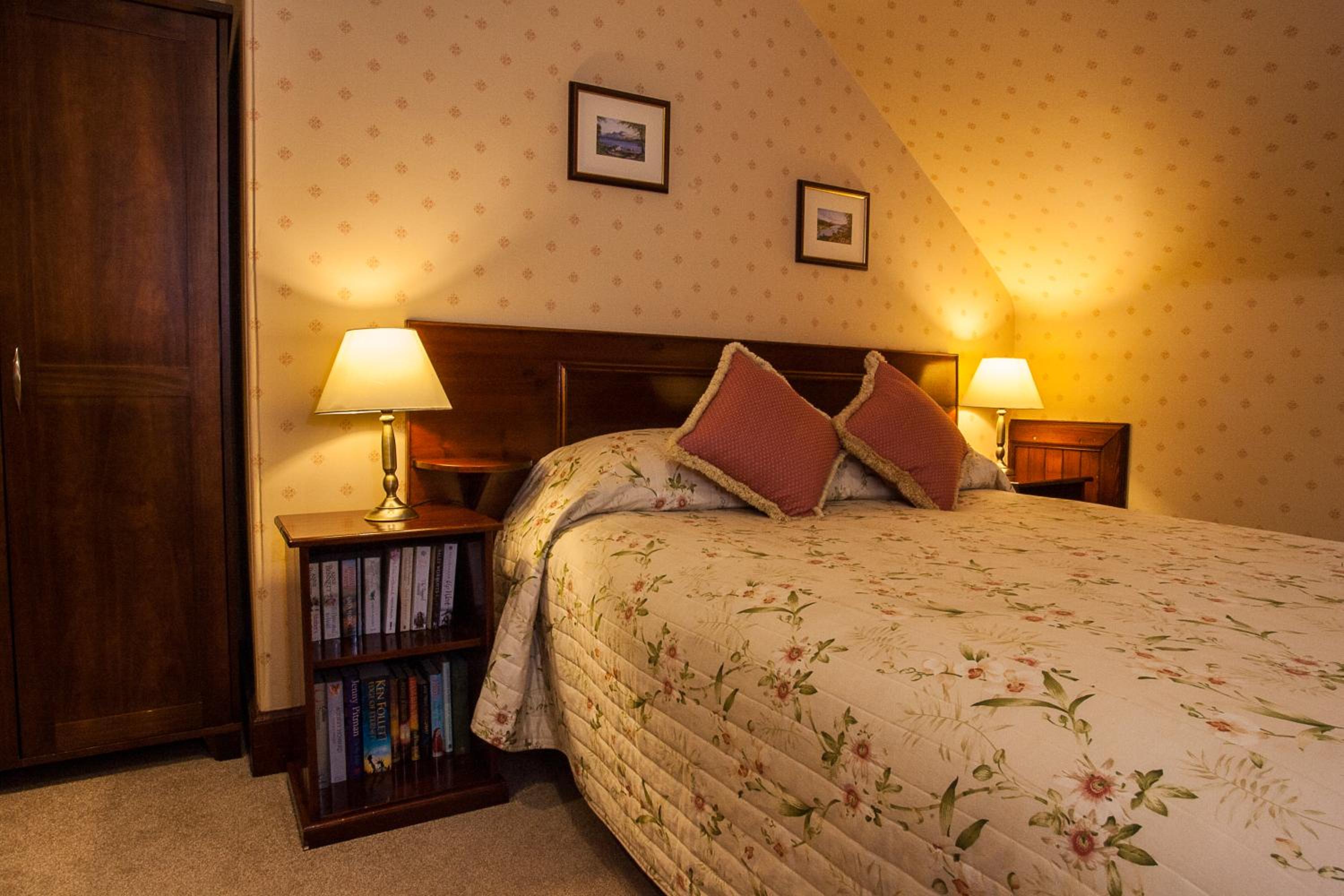 Double King Bed - Cottage Style  photo 3